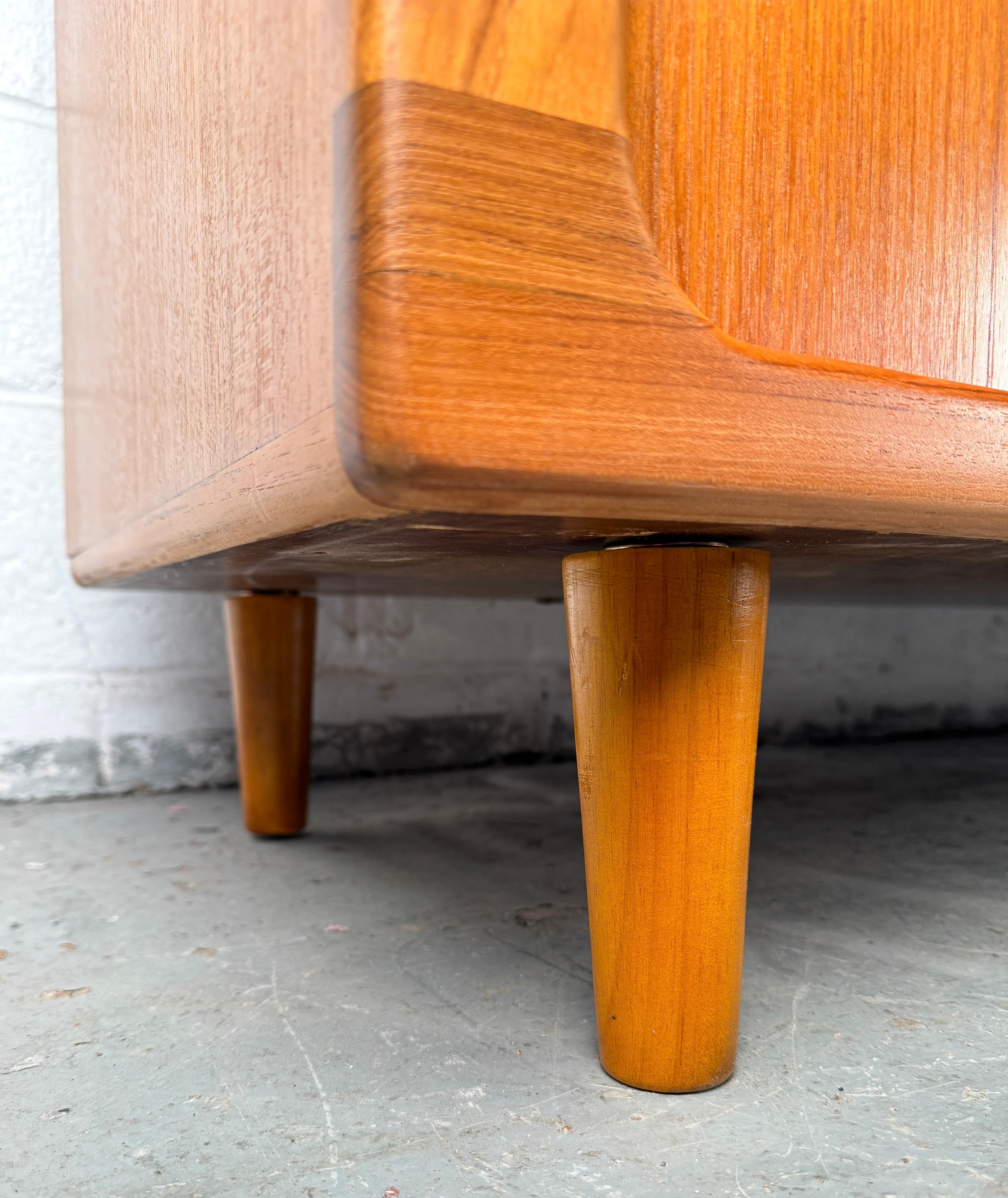 Credenza danese moderna di metà secolo in vendita 9