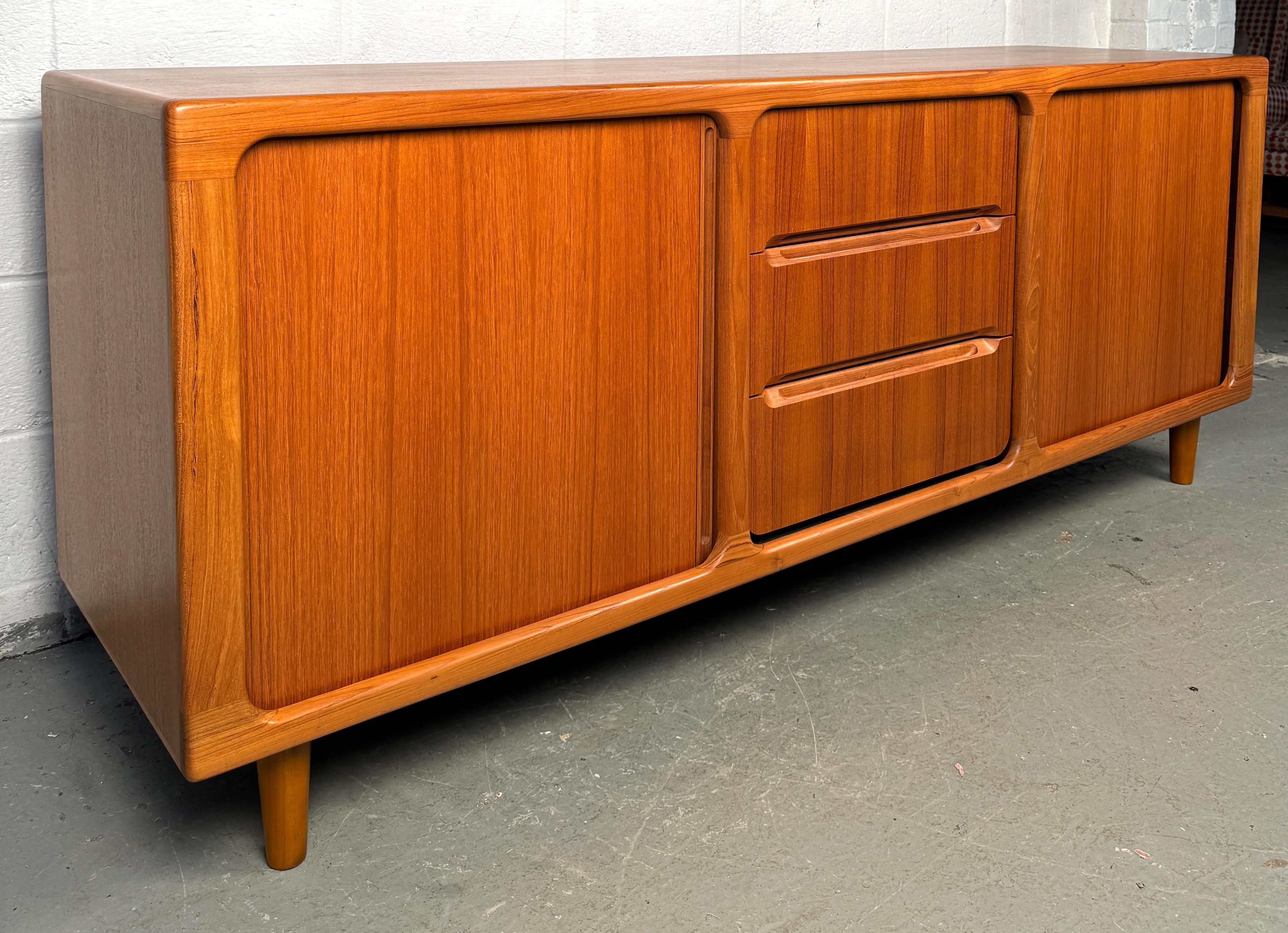 Mid-Century moderno Credenza danese moderna di metà secolo in vendita