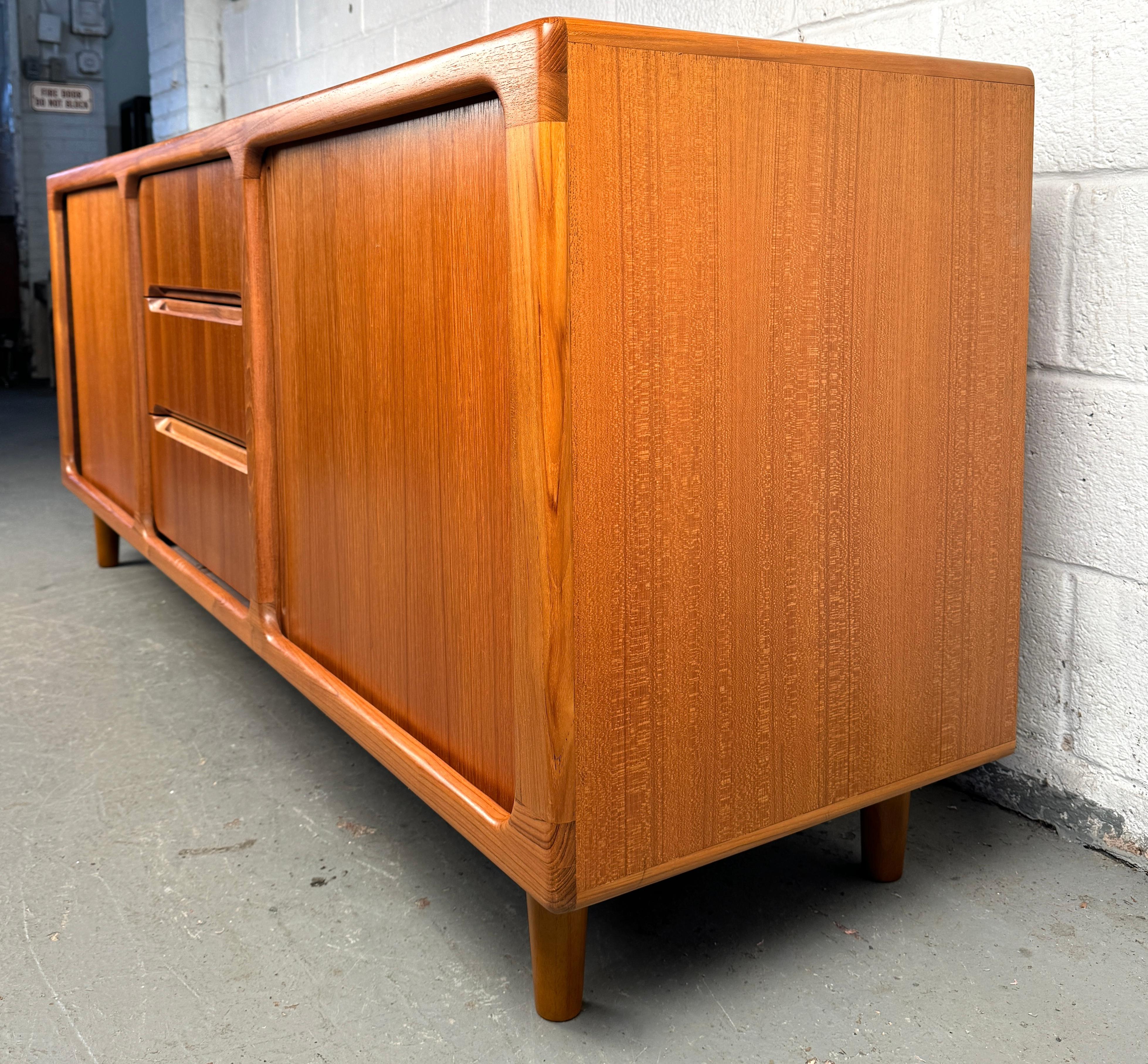 Danese Credenza danese moderna di metà secolo in vendita