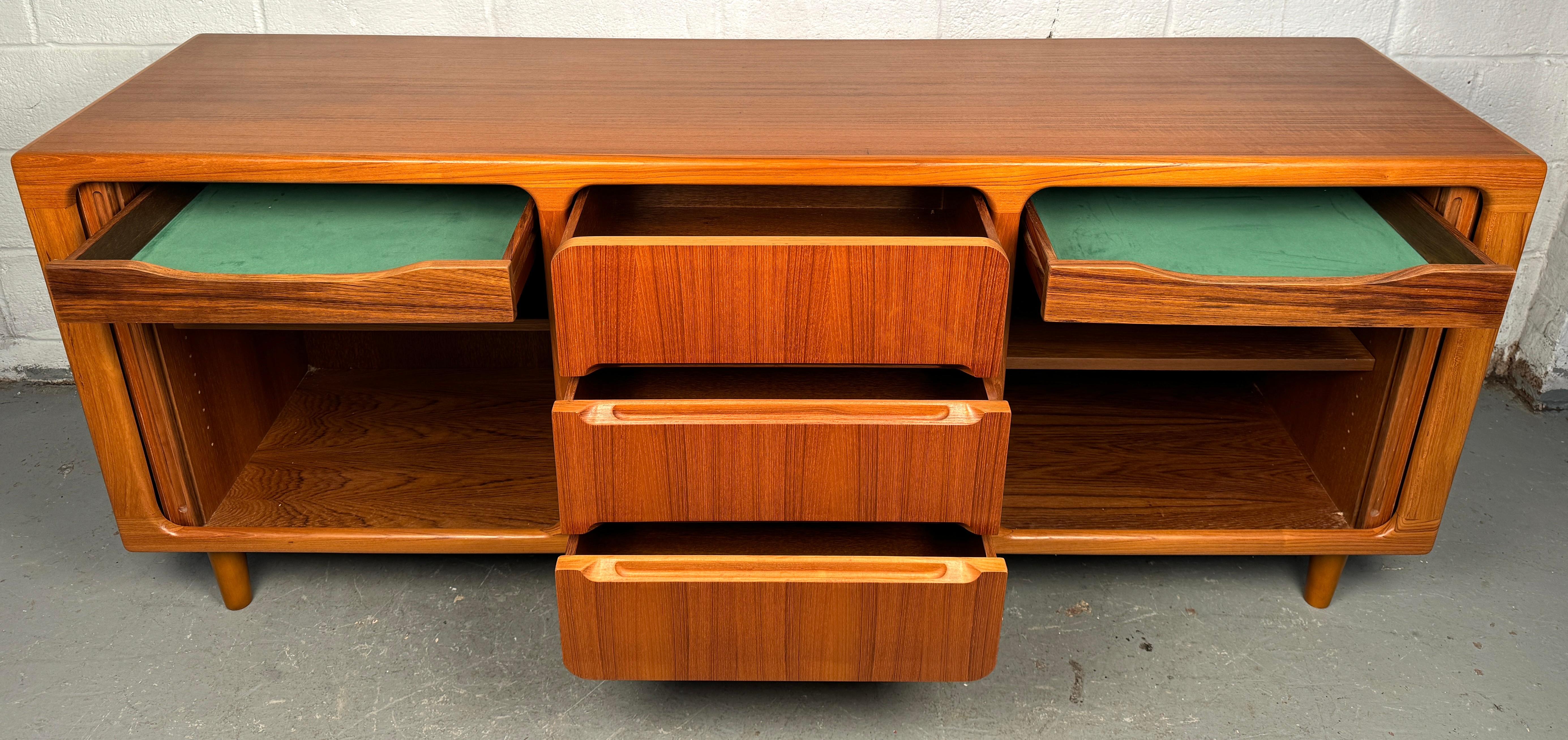 Credenza danese moderna di metà secolo in vendita 1