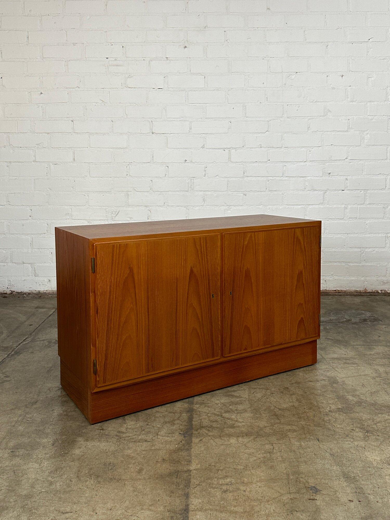 Late 20th Century Teak Credenza by Hundevad For Sale