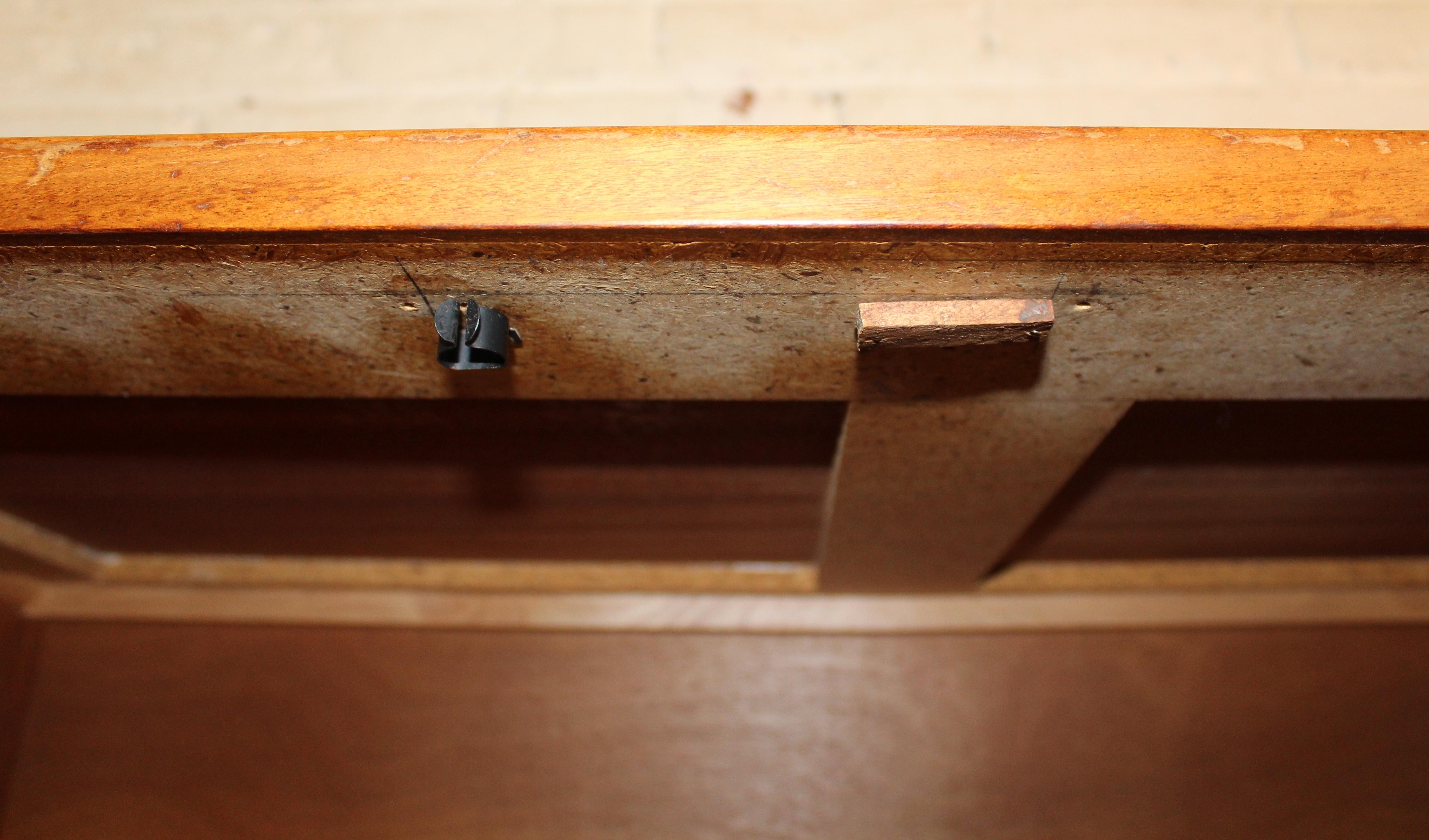 Credenza in teak con frontale a scomparsa in vendita 5