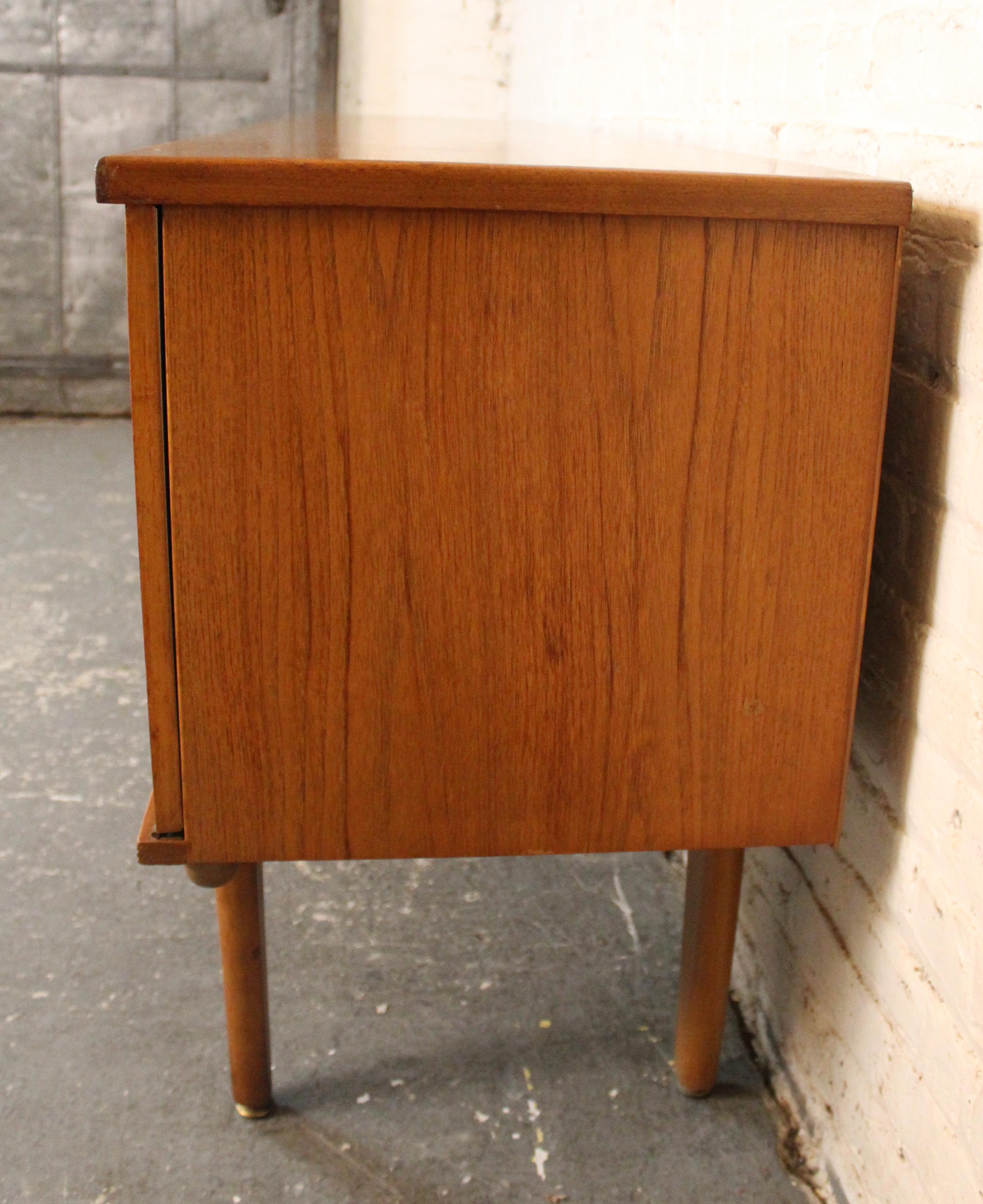 Credenza in teak con frontale a scomparsa in vendita 7
