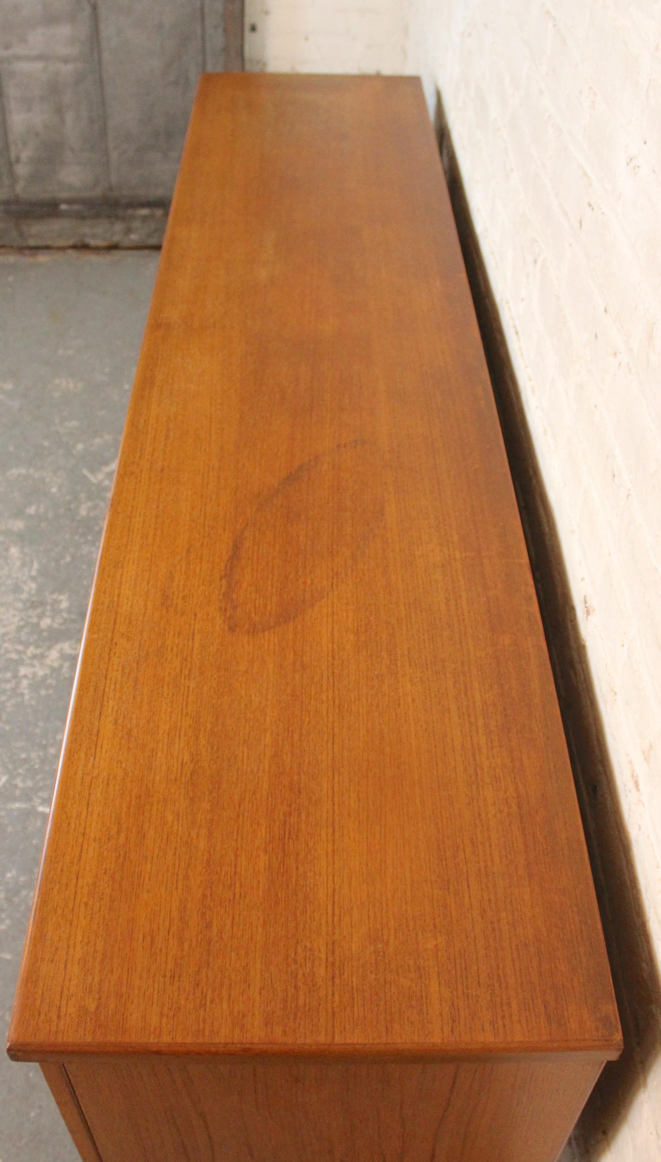 Credenza in teak con frontale a scomparsa in vendita 8