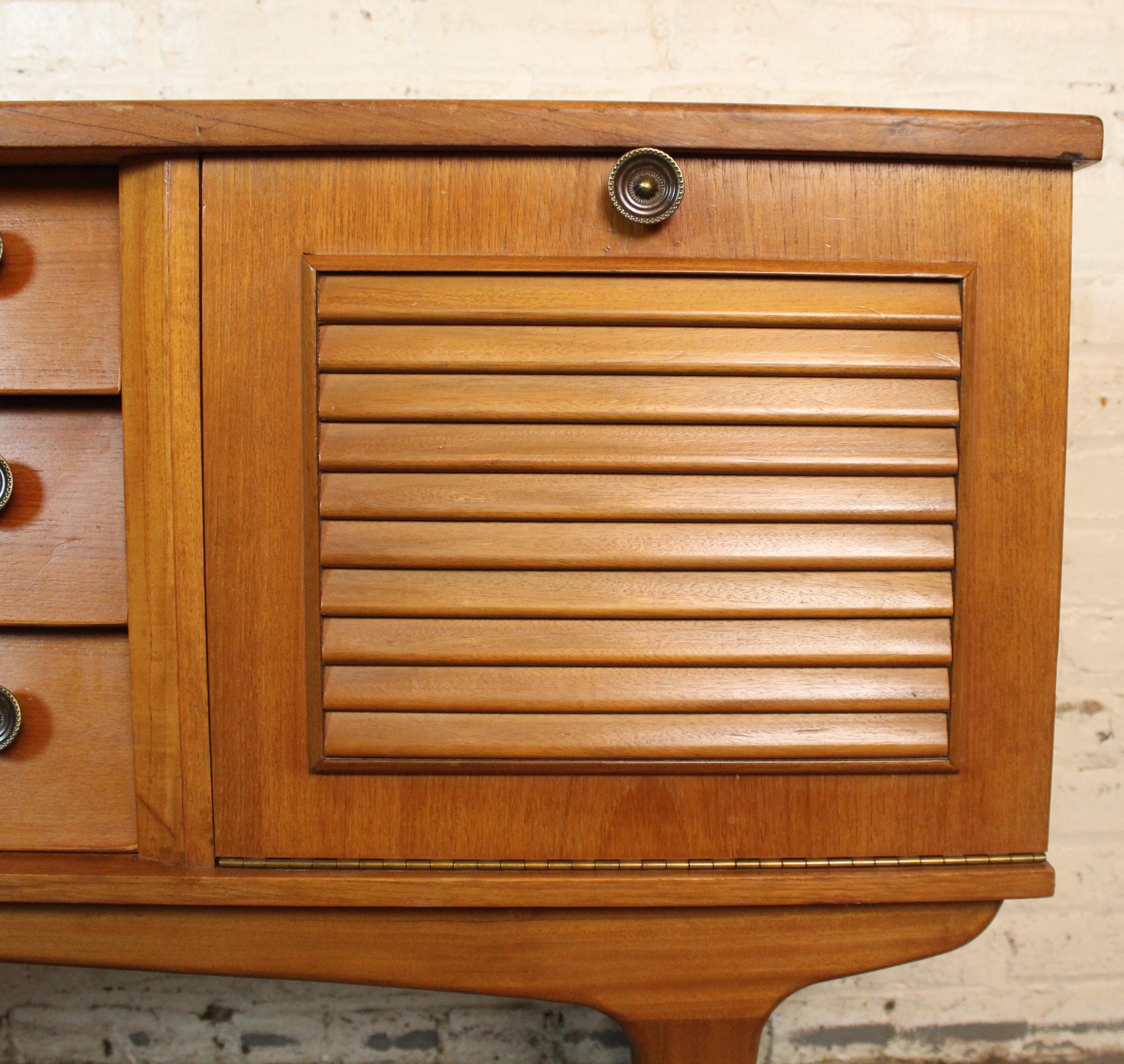 XX secolo Credenza in teak con frontale a scomparsa in vendita