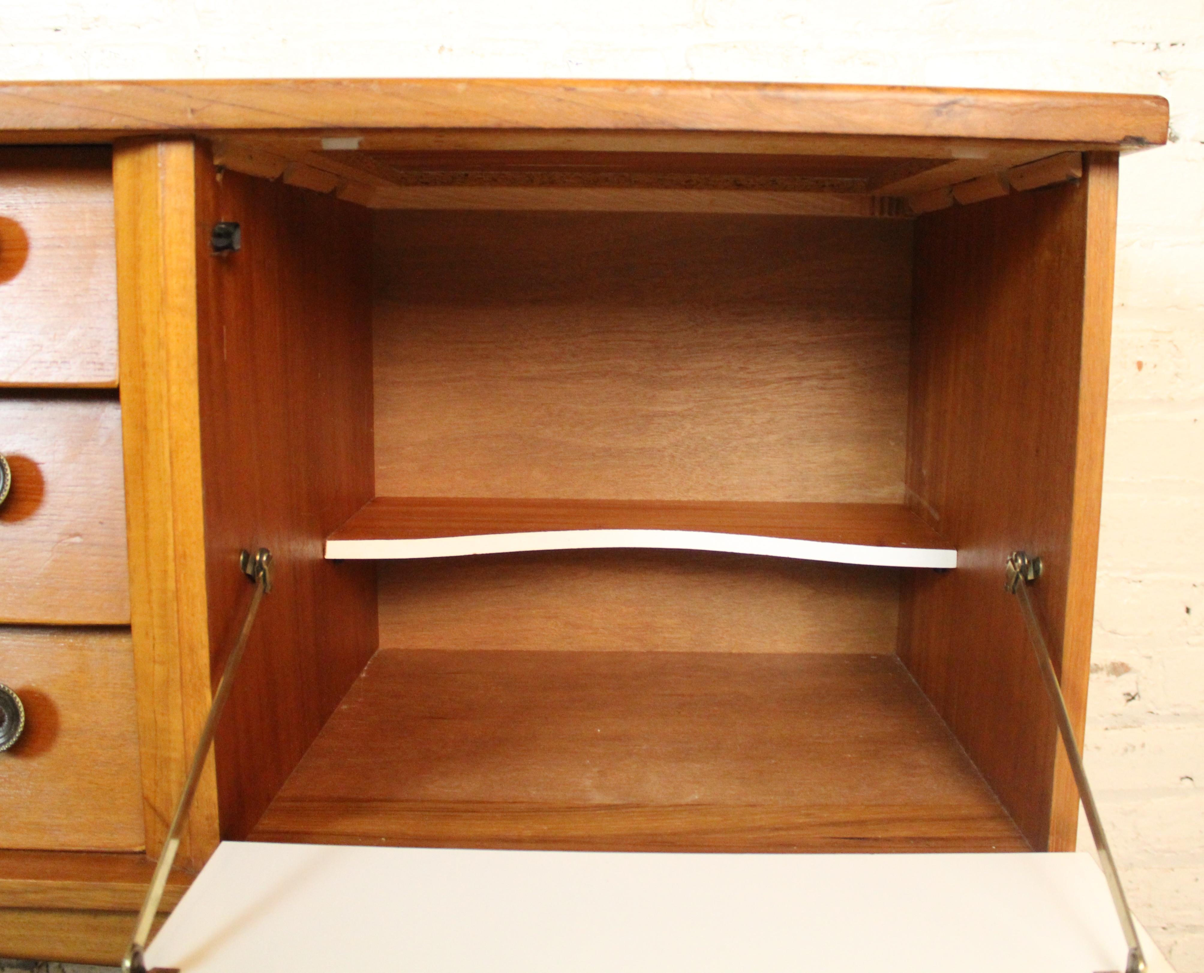 Teak Credenza in teak con frontale a scomparsa in vendita