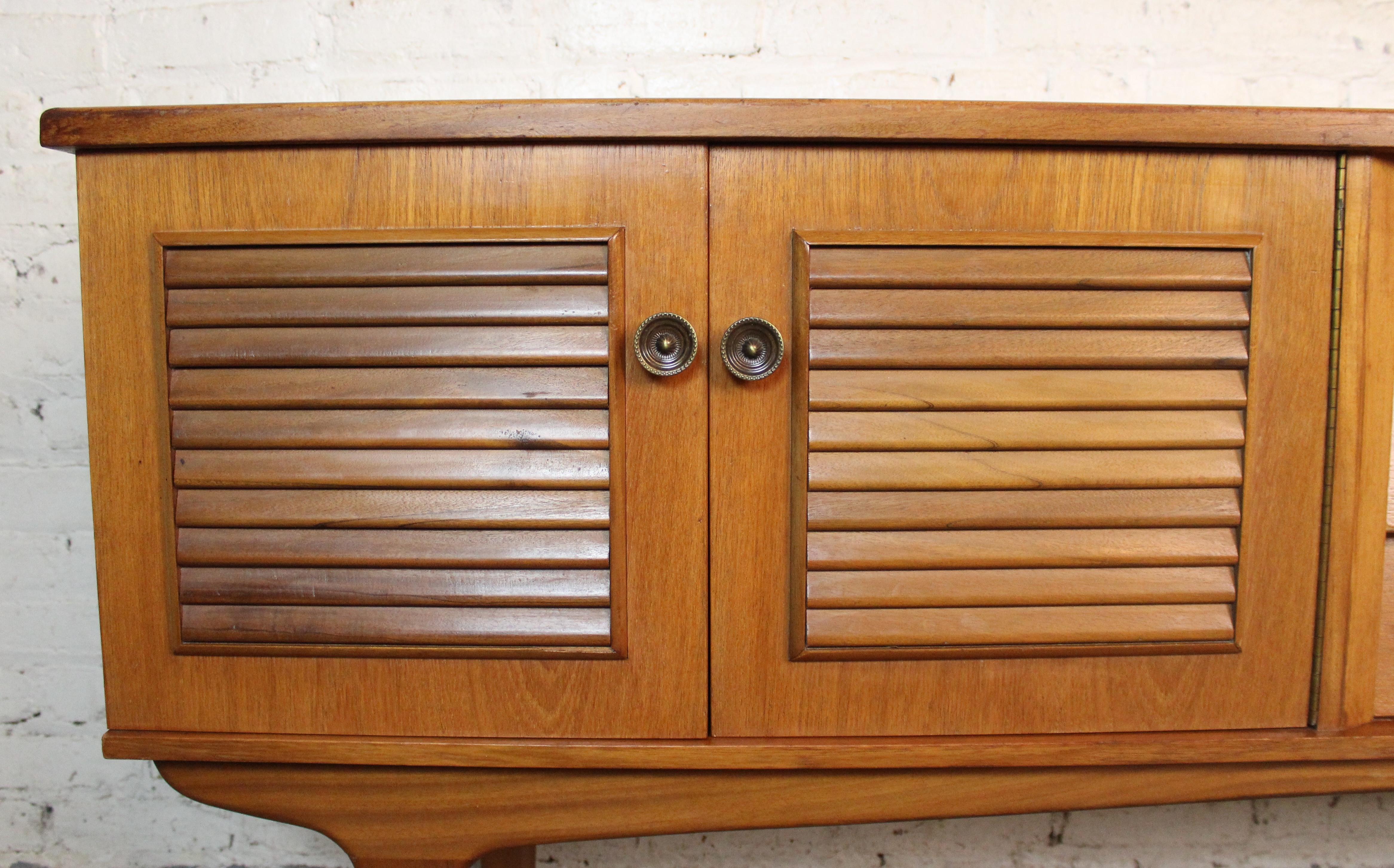 Credenza in teak con frontale a scomparsa in vendita 3