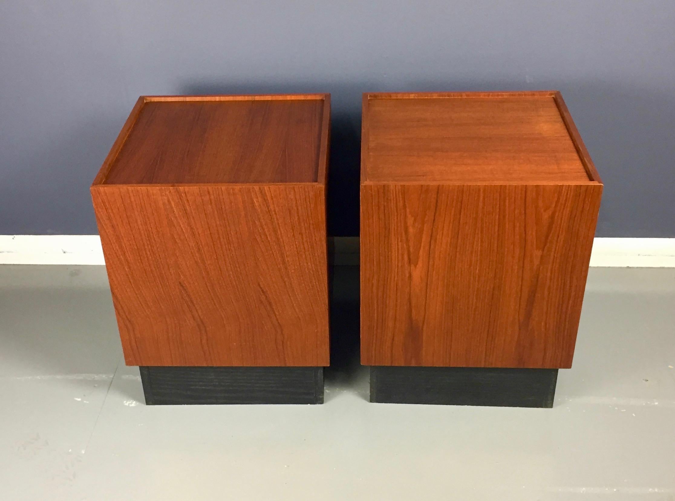 North American Teak Cube Midcentury Side Tables in the Manner of Milo Baughman