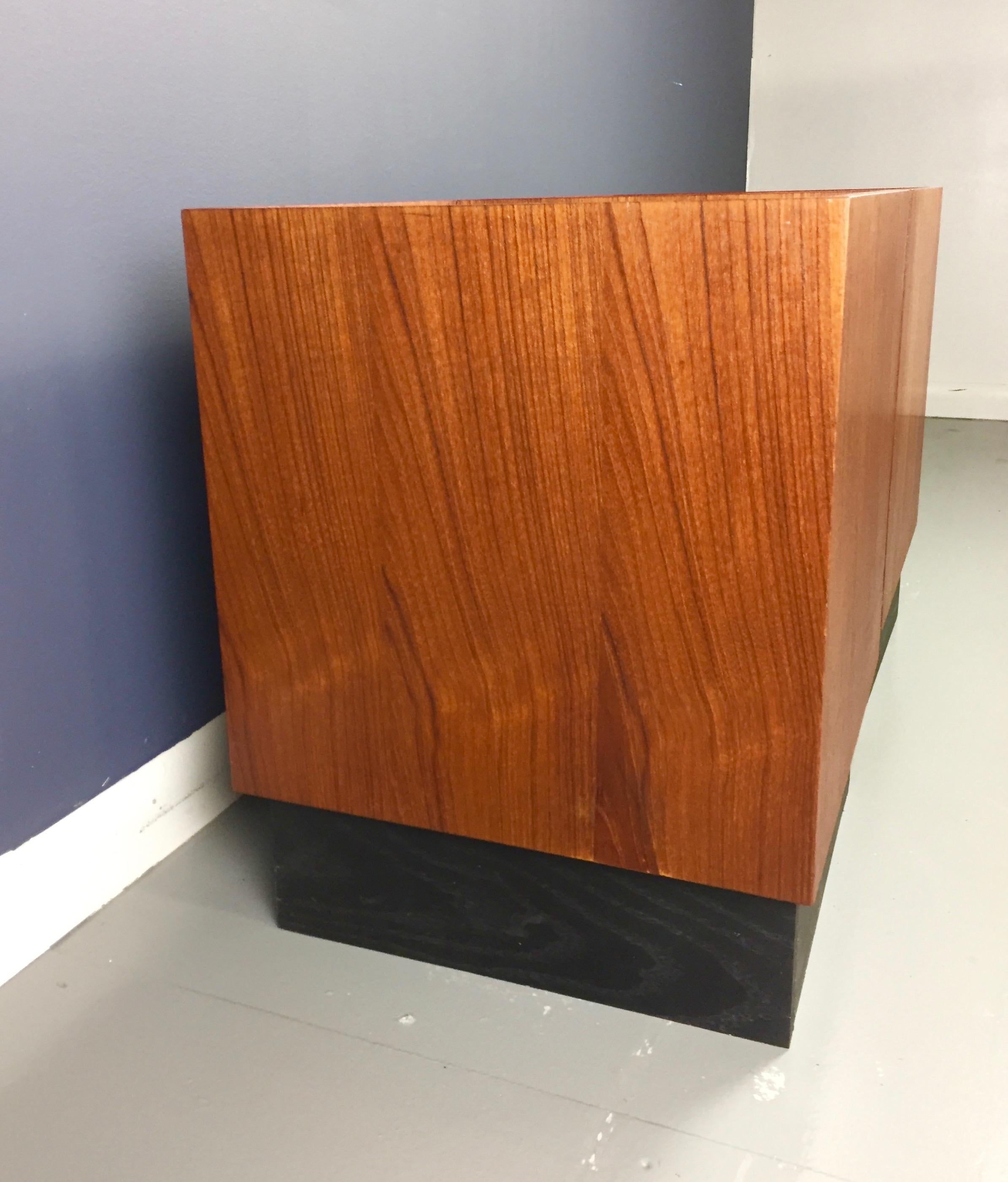 Teak Cube Midcentury Side Tables in the Manner of Milo Baughman In Good Condition In Philadelphia, PA