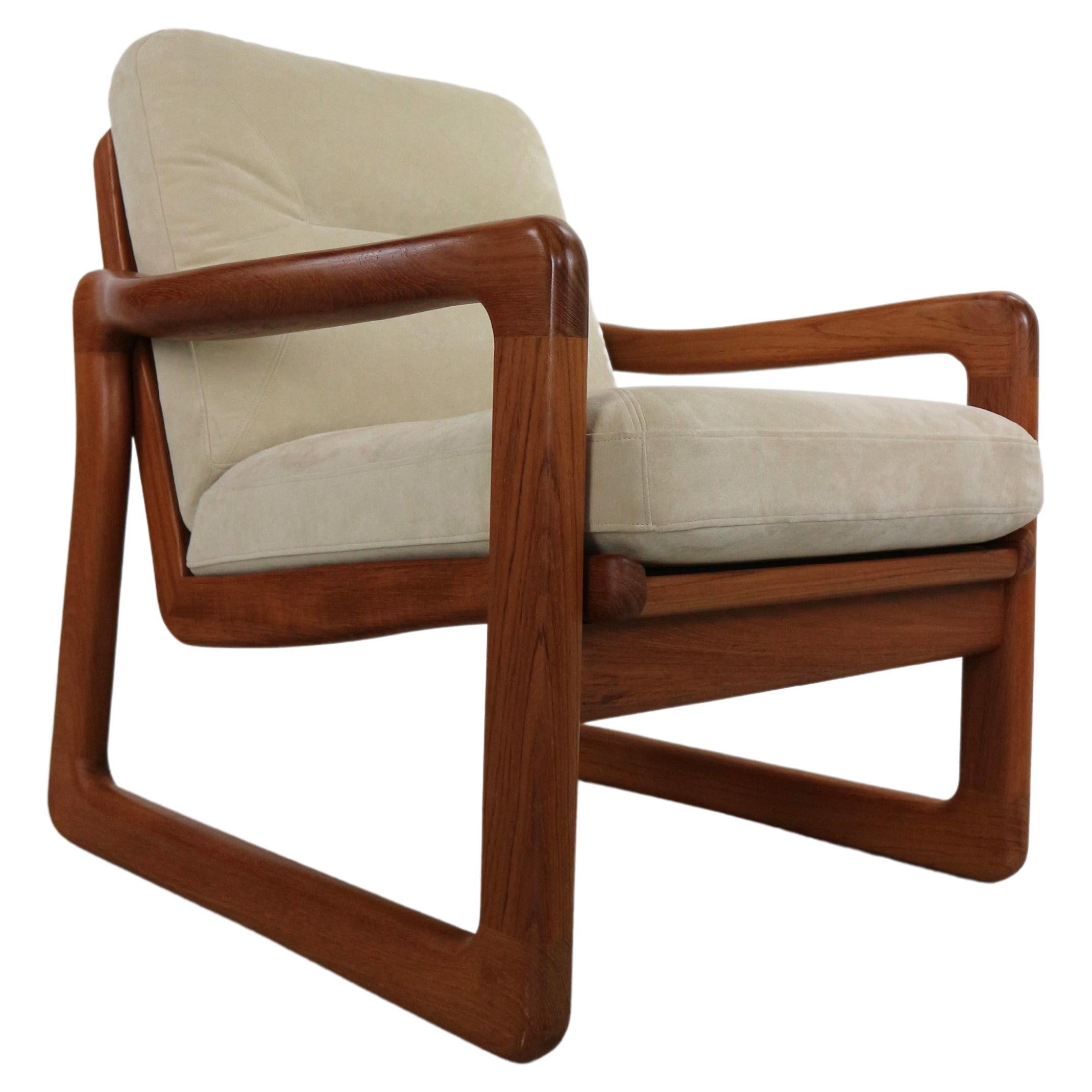 Teak Danish Armchair Poul Jeppensen, Holstebro Möbelfabrik, creme alcantara.