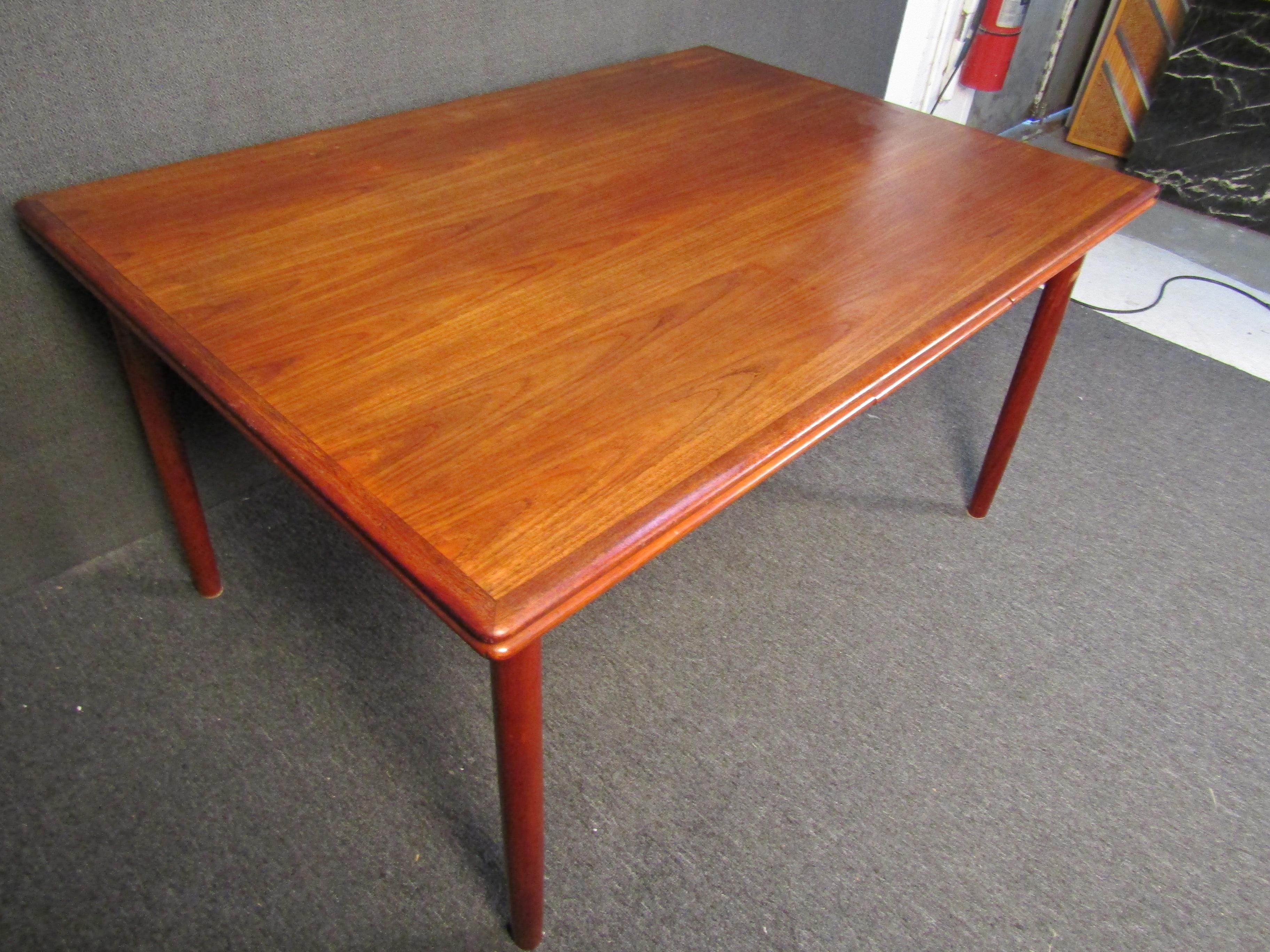 Table à manger danoise extensible en teck Bon état - En vente à Brooklyn, NY