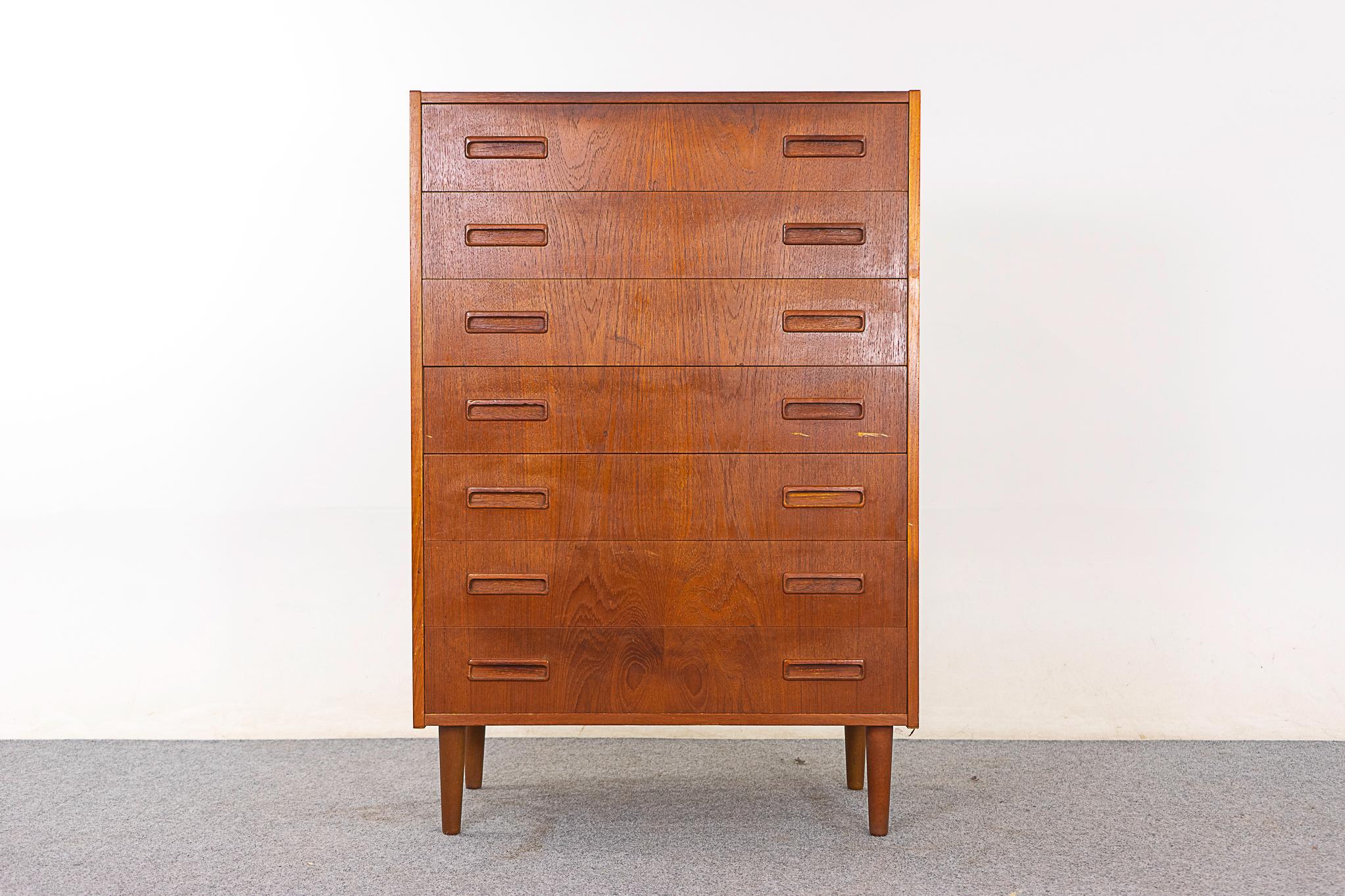 Teak mid-century dresser, circa 1960's. Stunning book-matched veneer on the drawer faces, lovely pattern matching. Slim drawers with dovetail construction and sleek handles. Solid wood elegant tapered legs. 

Unrestored item with option to purchase