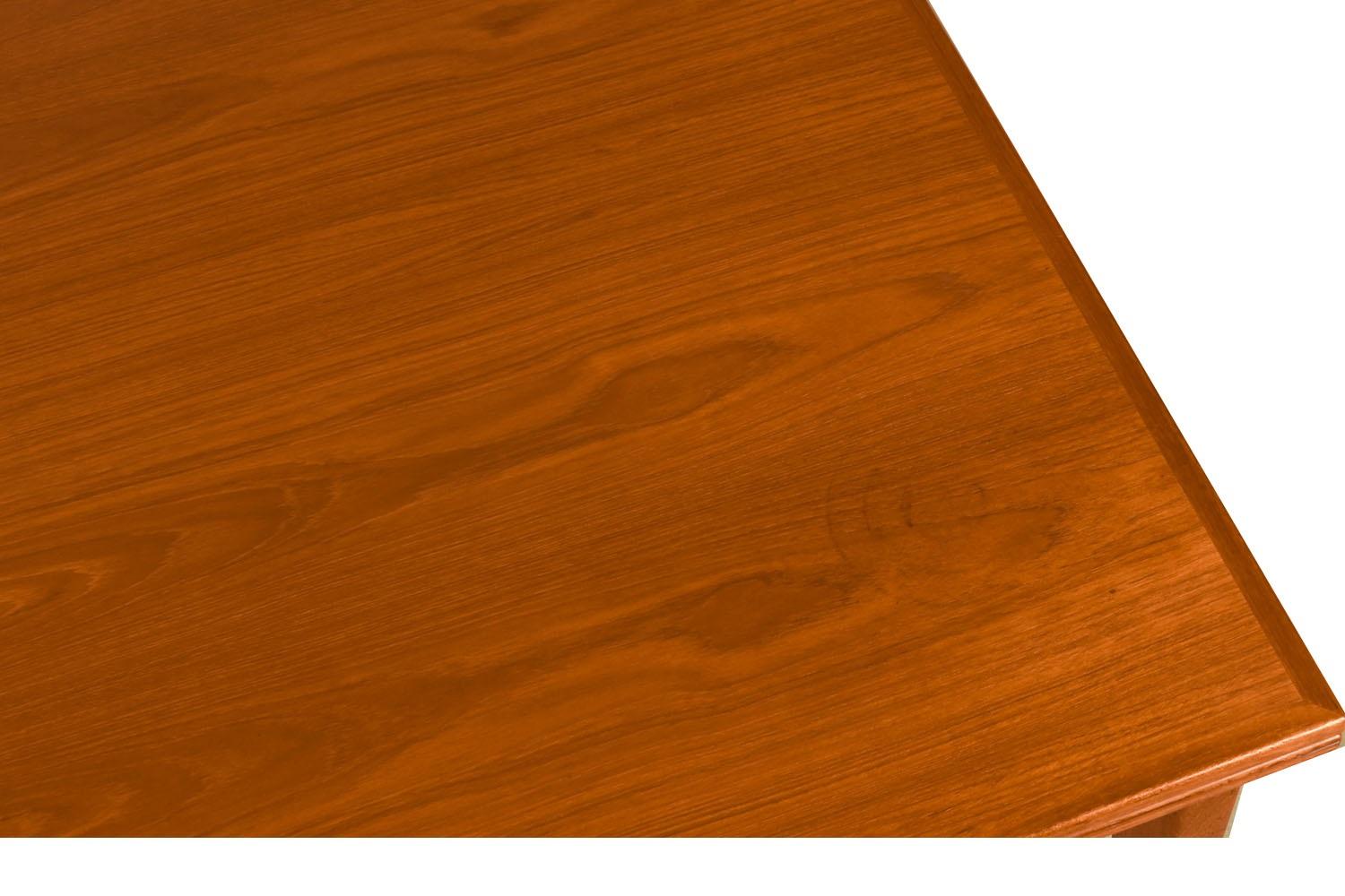 Teck Grande table de salle à manger danoise rectangulaire à rallonge extensible en teck en vente