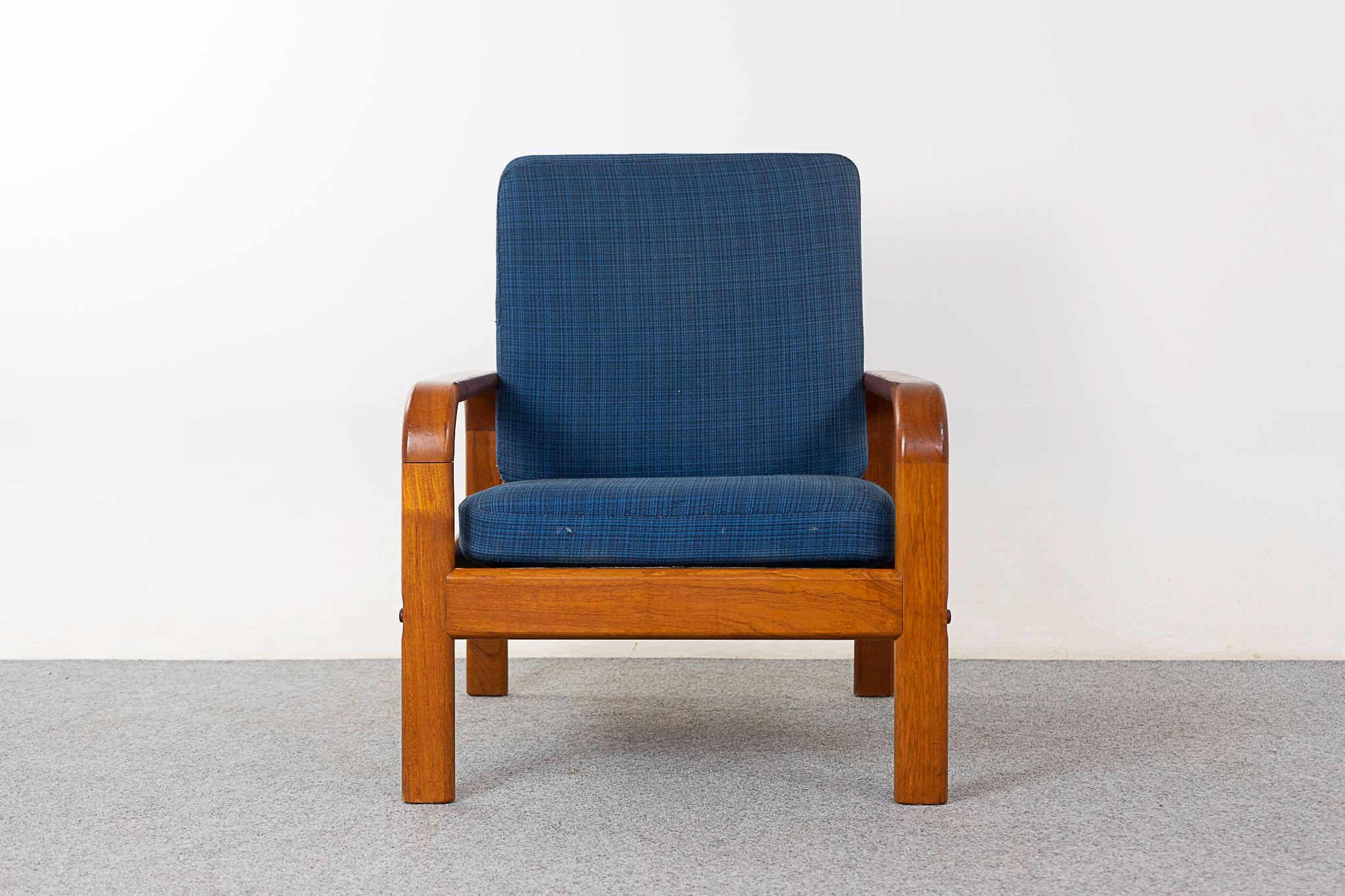 Scandinavian Modern Teak Danish Lounge Chair For Sale