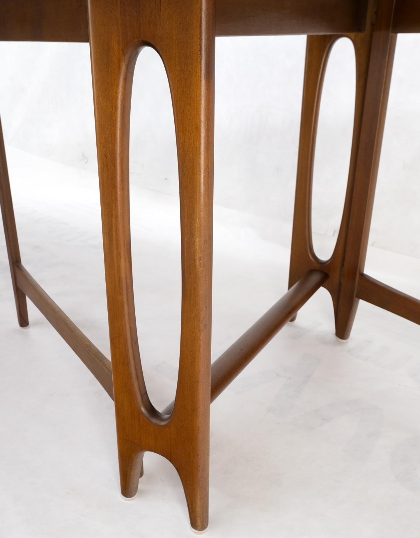 Laqué Table Maria de salle à manger de style danois mi-siècle moderne avec pieds en teck, 2 pièces MINT ! en vente