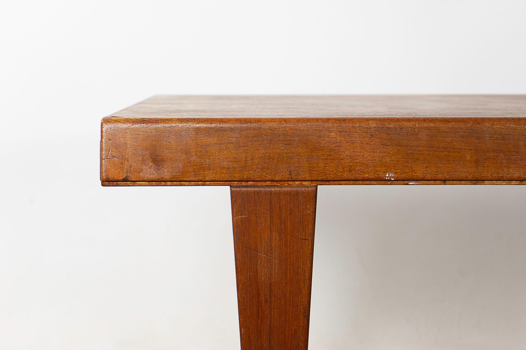 Scandinave moderne Table basse danoise en teck The Modernity  en vente