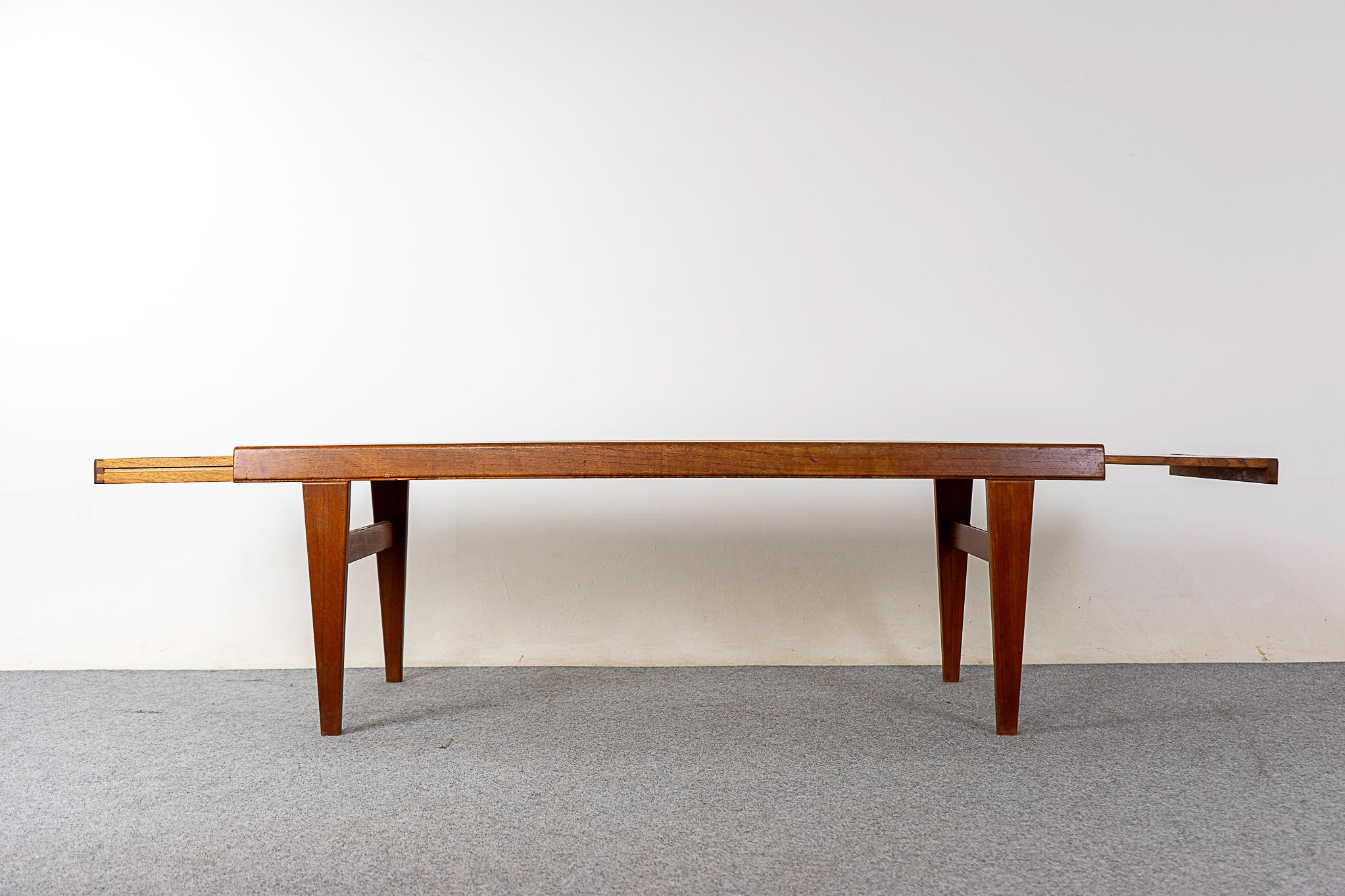 Teak Danish Mid-Century Modern Coffee Table  For Sale 2