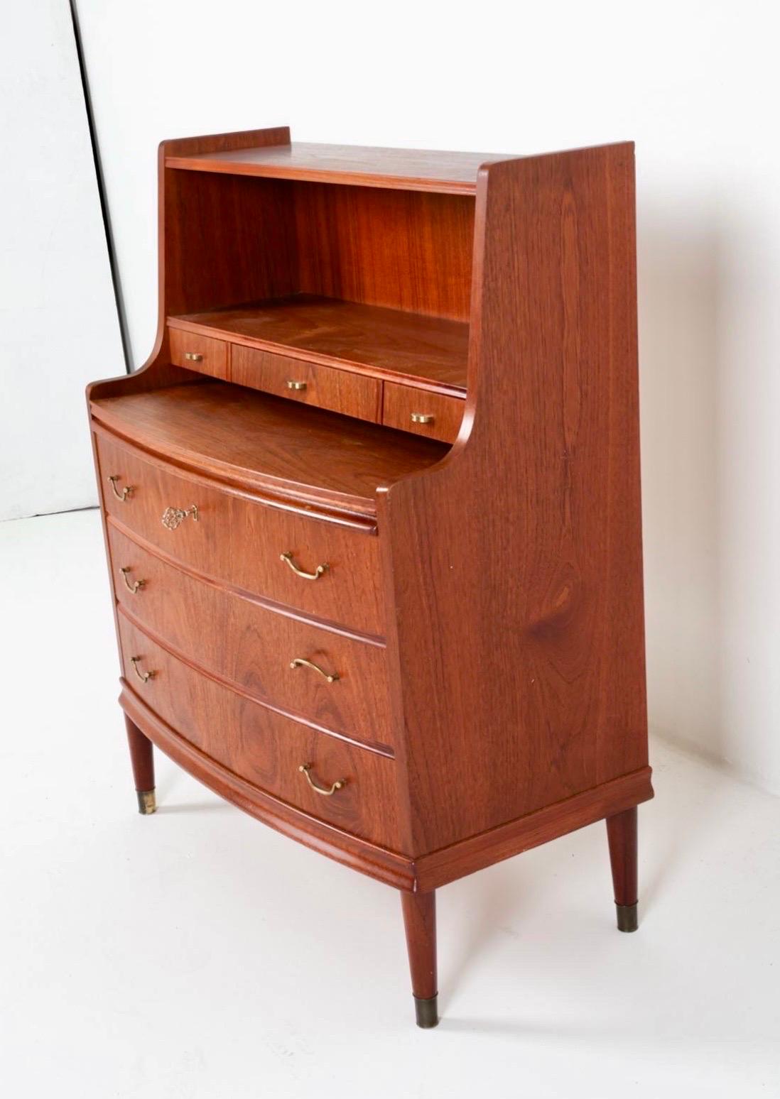 Teak Danish Mid Century Modern Teak Secretary Desk Chest Drawers Dresser In Good Condition For Sale In West Hartford, CT