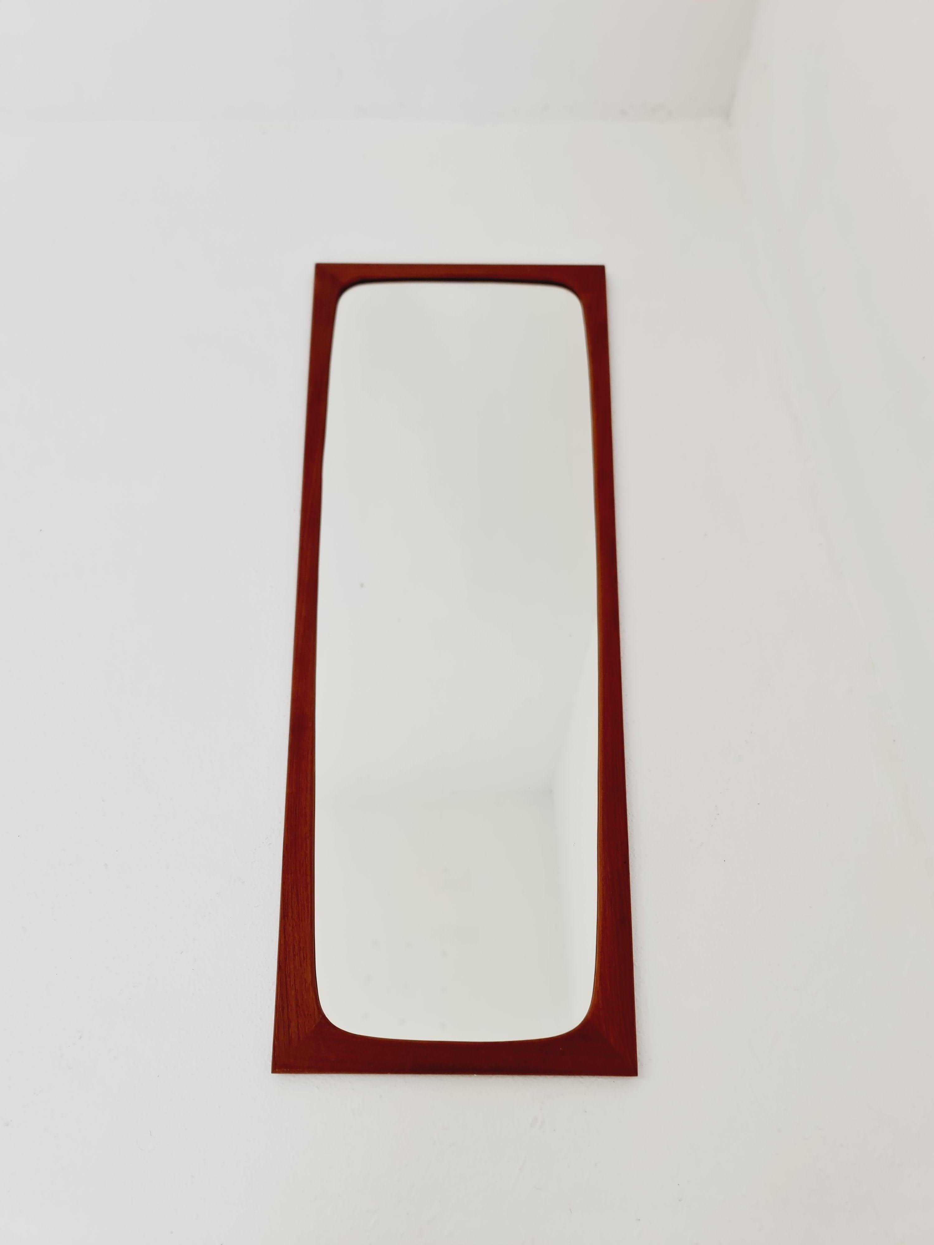 Specchio da parete danese di metà secolo moderno in teak, anni '60 In condizioni buone in vendita a Gaggenau, DE