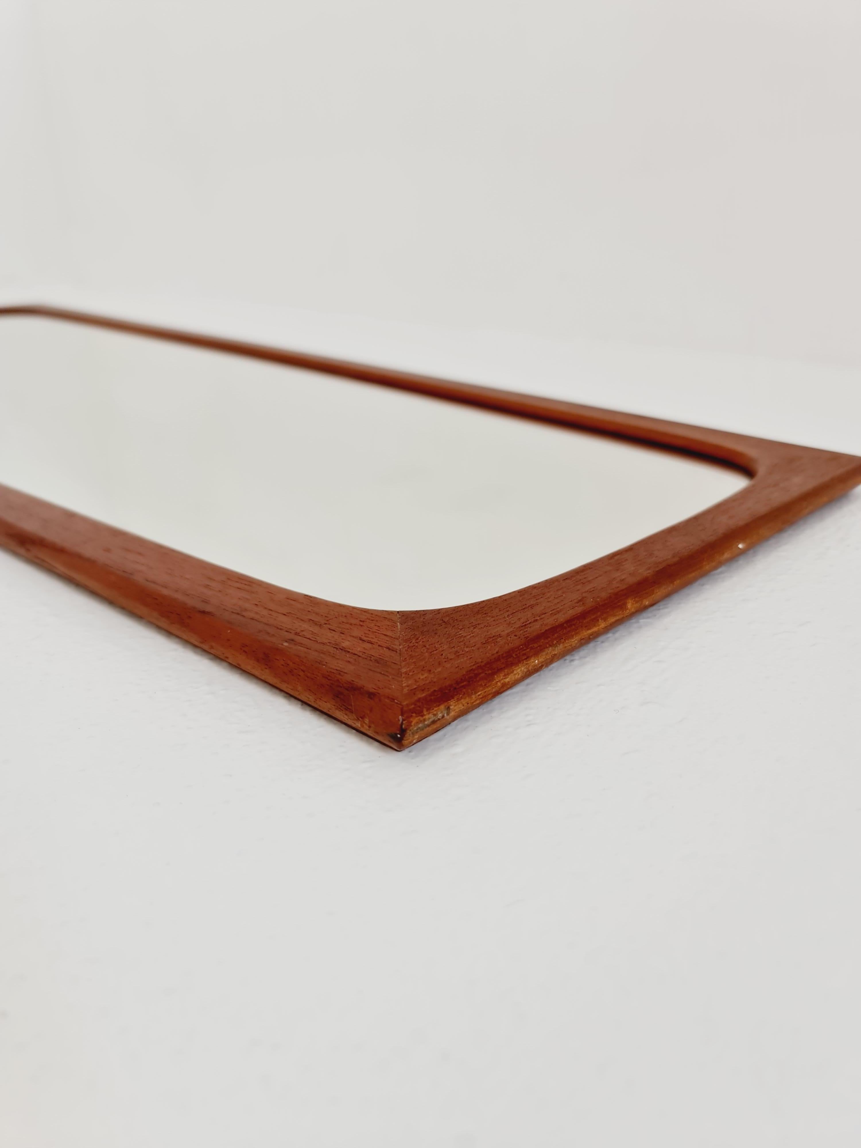 Metà XX secolo Specchio da parete danese di metà secolo moderno in teak, anni '60 in vendita