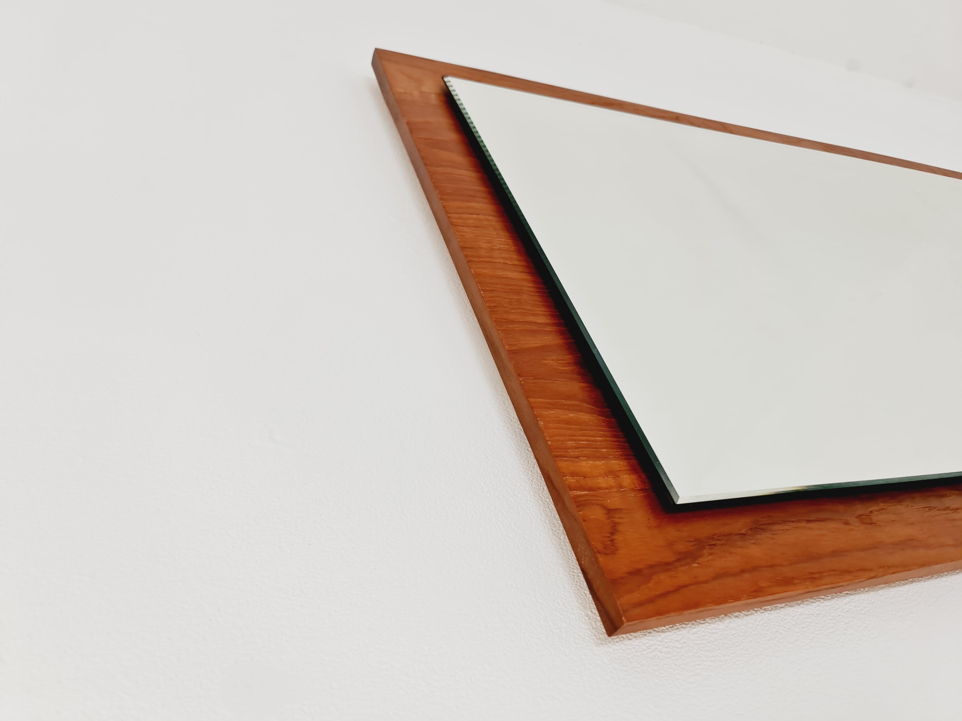 Specchio da parete danese di metà secolo moderno in teak, anni '60 in vendita 2