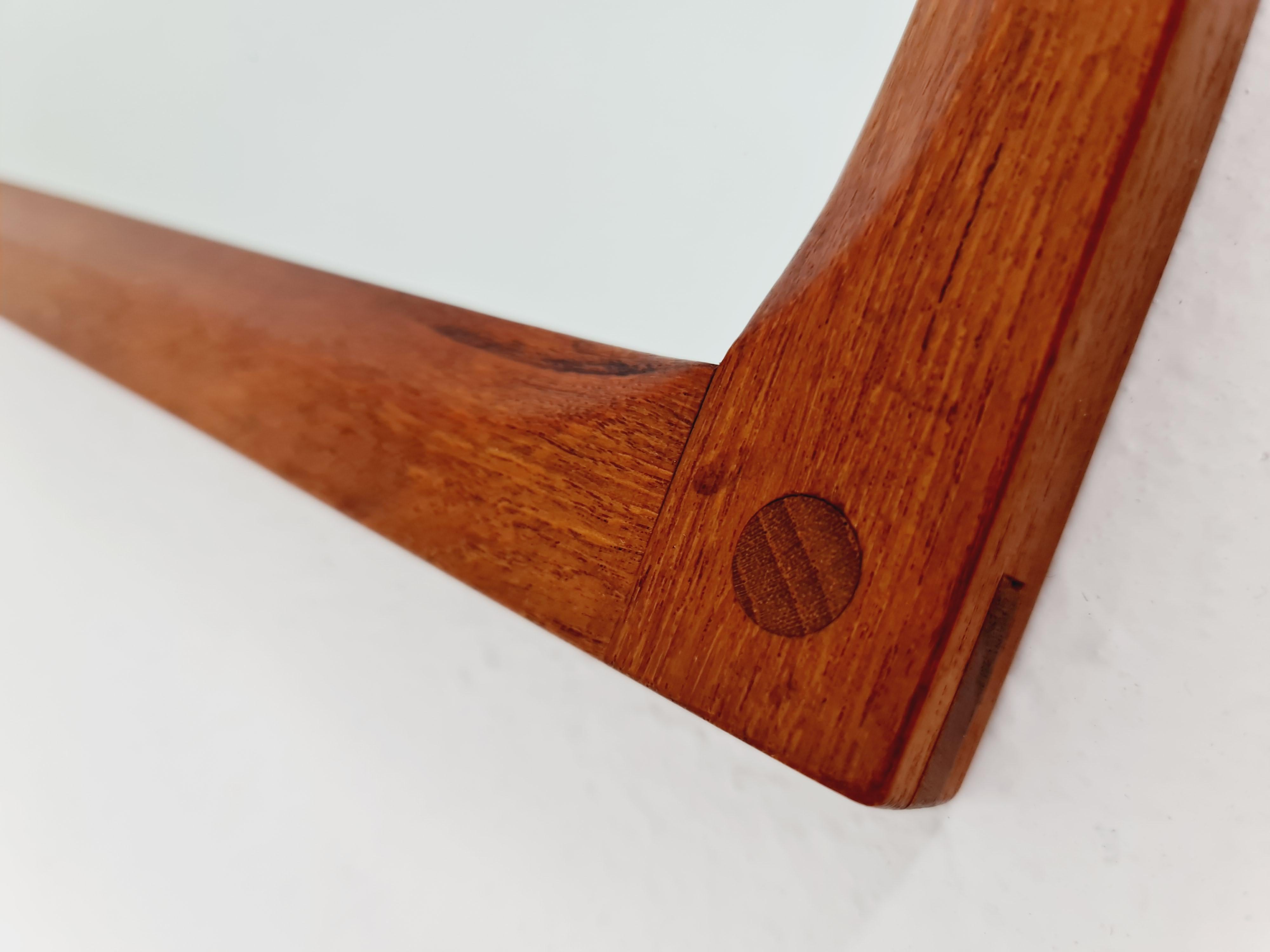 Espejo de pared danés de madera de teca de la modernidad de mediados de siglo Por Aksel Kjersgaard, años 60 en venta 3