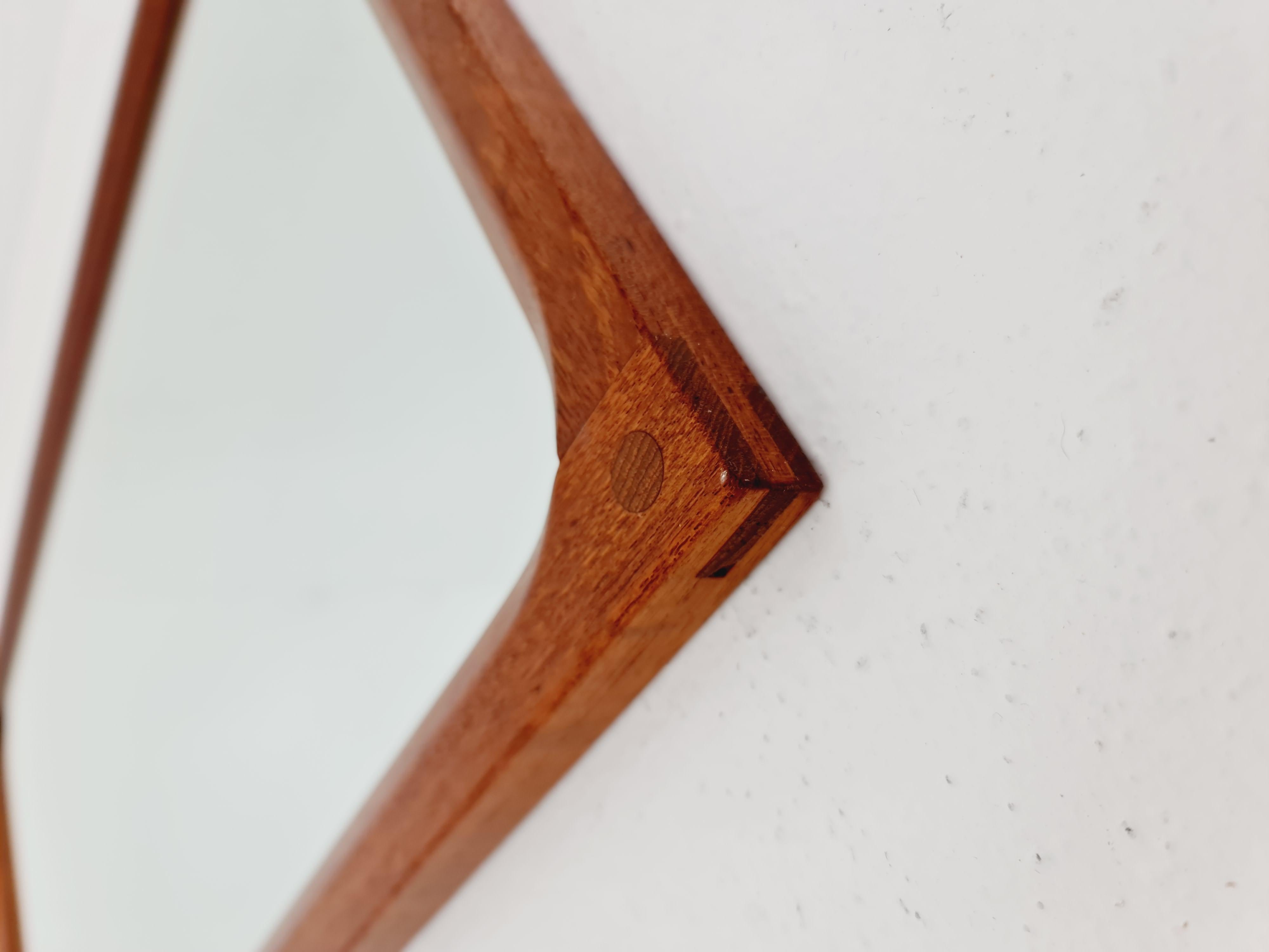Espejo de pared danés de madera de teca de la modernidad de mediados de siglo Por Aksel Kjersgaard, años 60 en venta 2