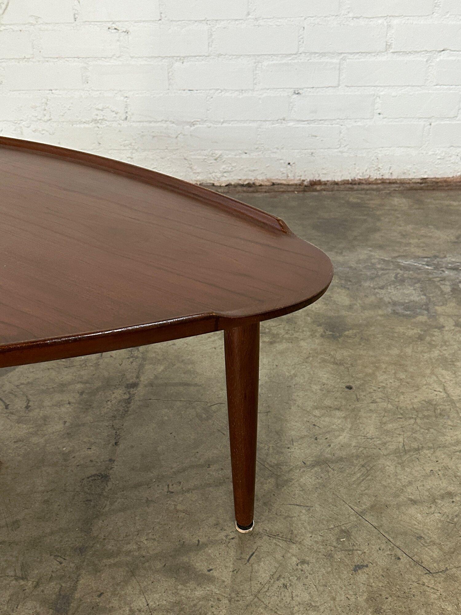 Teak Danish Modern Coffee Table In Good Condition For Sale In Los Angeles, CA