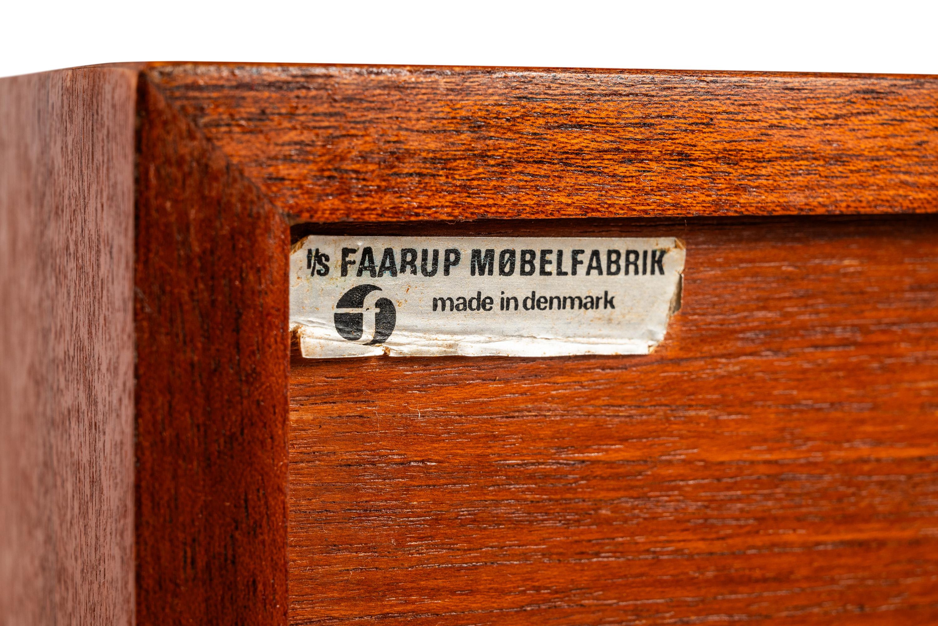 Teak Danish Modern Console Table by Ib Kofod Larsen for Faarup Møbelfabrik, 1960 For Sale 4