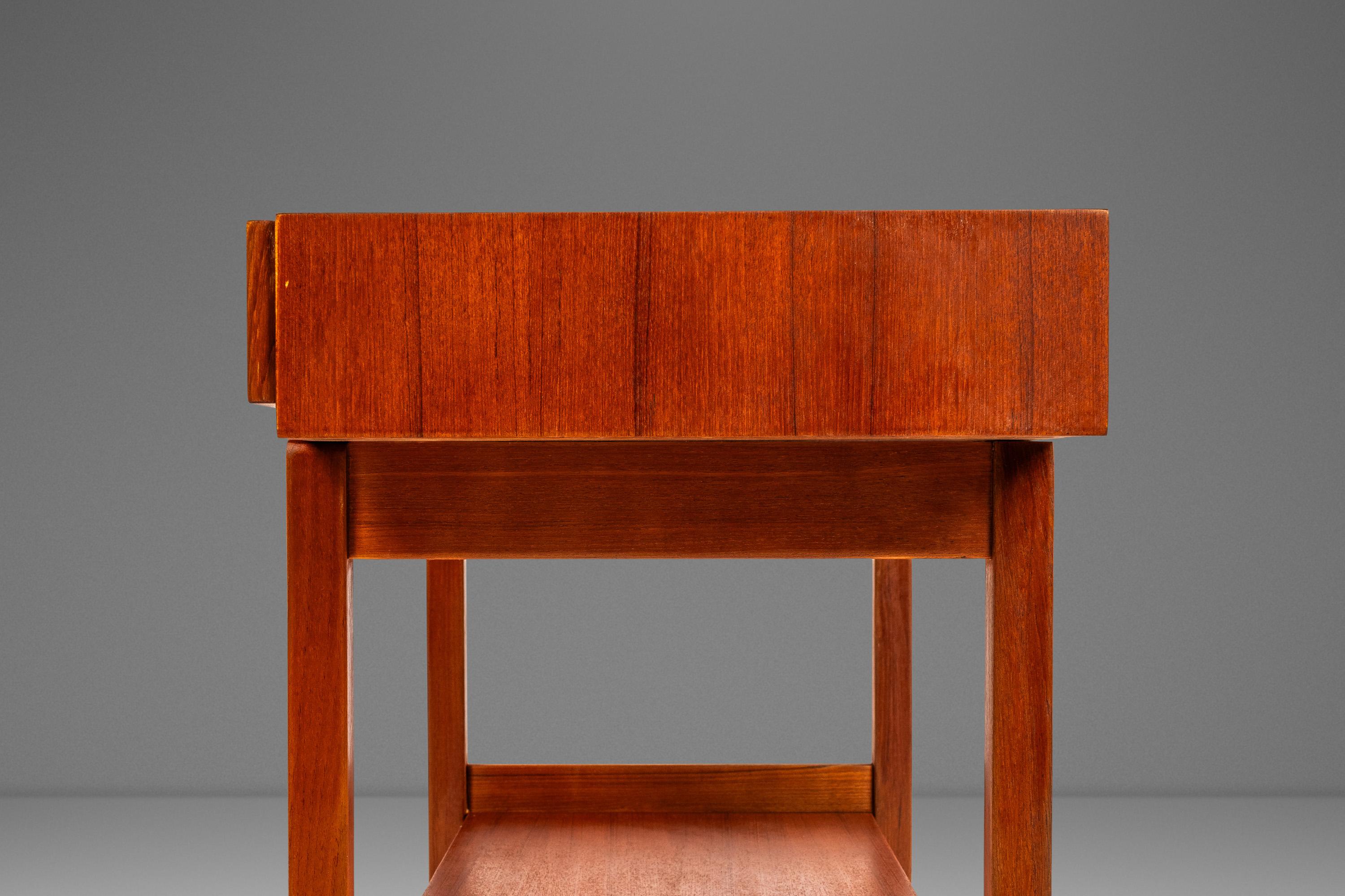 Teak Danish Modern Console Table by Ib Kofod Larsen for Faarup Møbelfabrik, 1960 For Sale 10