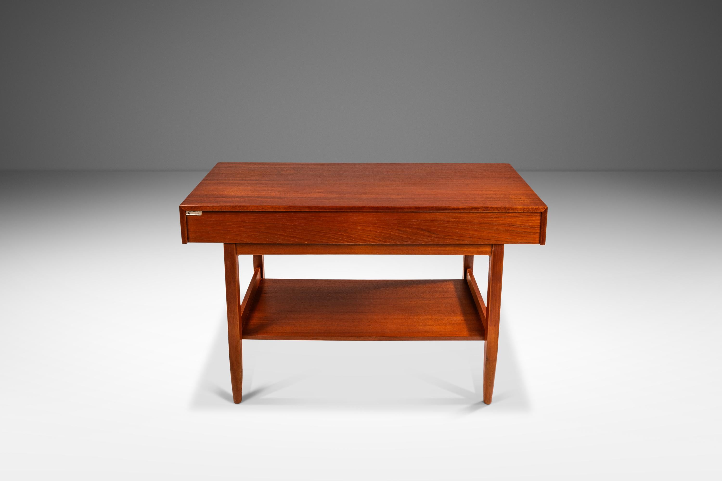 Teak Danish Modern Console Table by Ib Kofod Larsen for Faarup Møbelfabrik, 1960 In Good Condition For Sale In Deland, FL