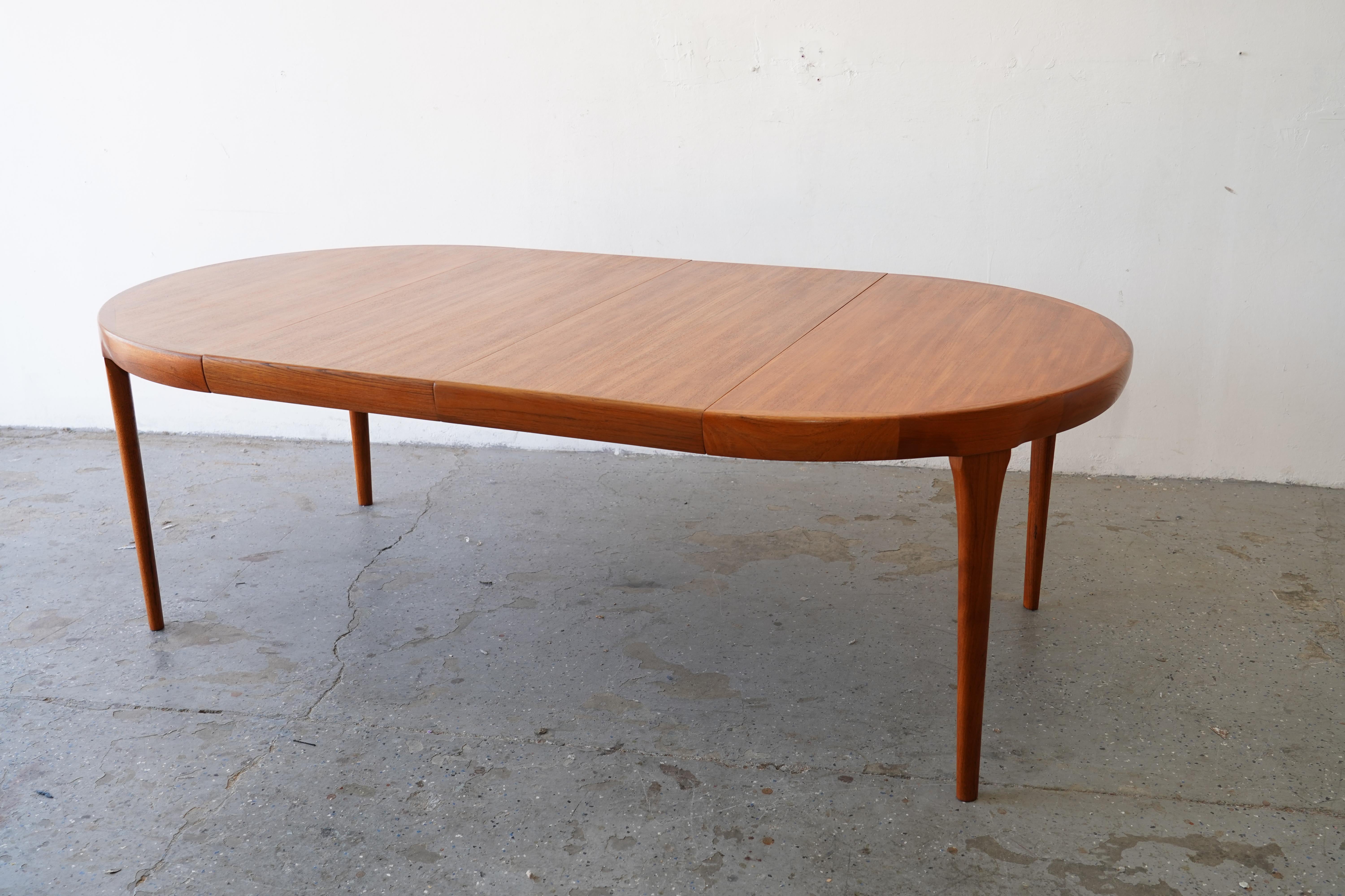 Teak Danish Modern Dining Table by Ib Kofod-Larsen for Faarup Møbelfabrik 4