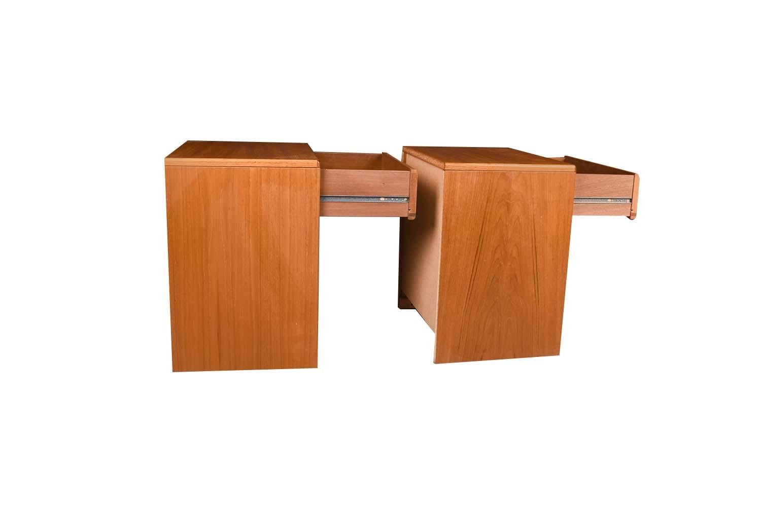 Teak Danish Modern Nightstands End Side Tables Pair In Good Condition In Baltimore, MD