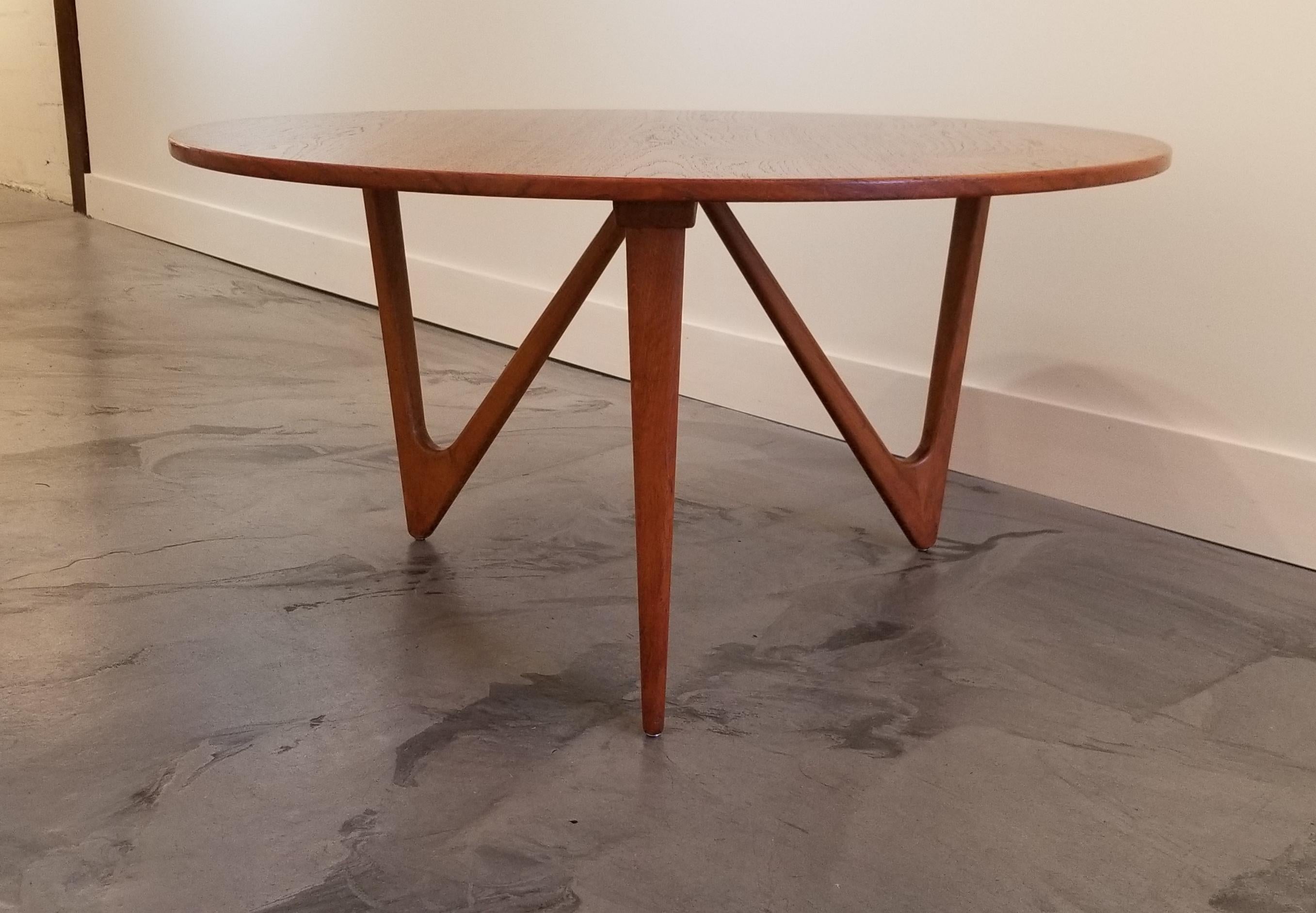 Teak Danish Modern Round Coffee or Side Table For Sale 1