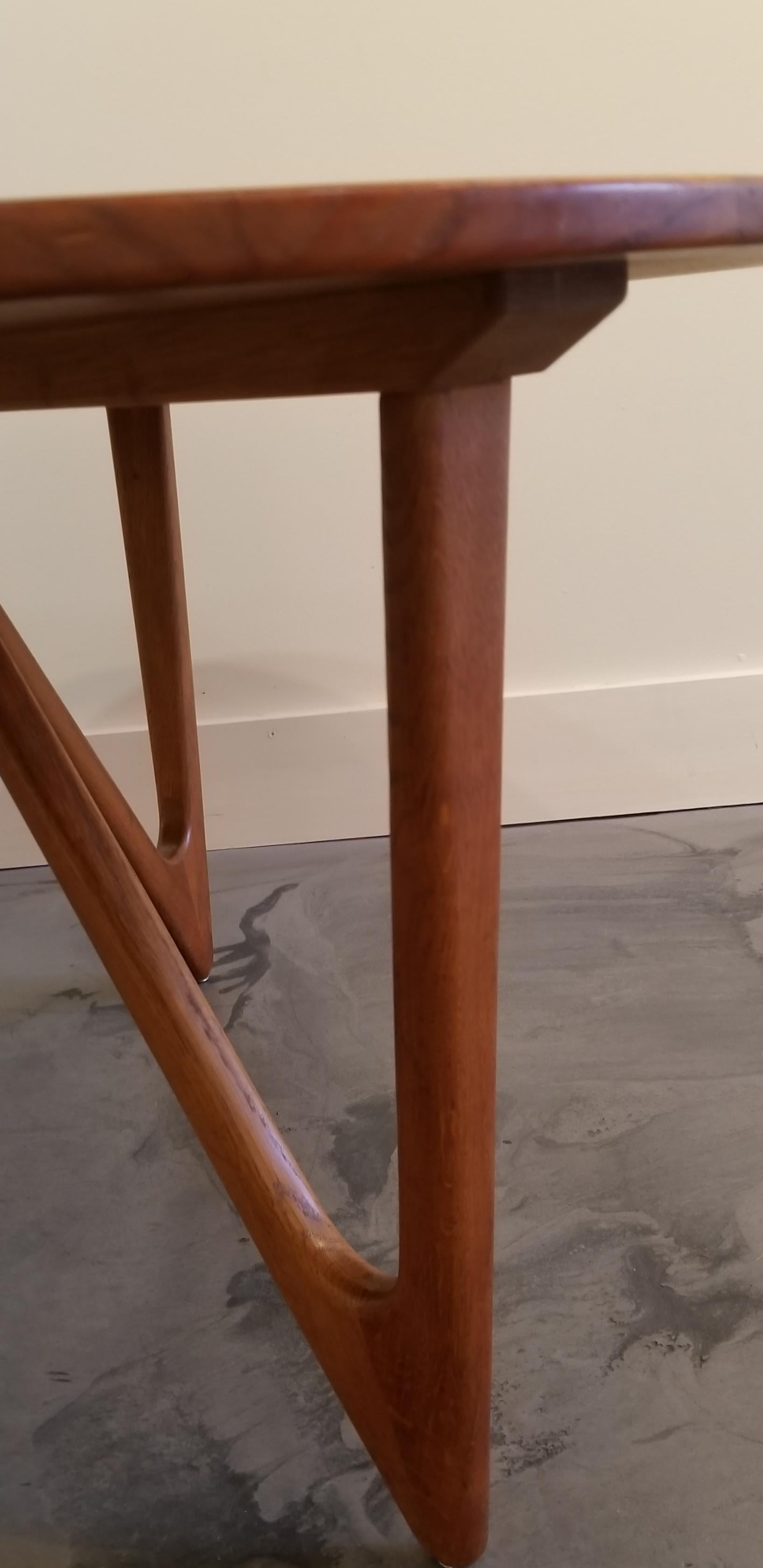 Teak Danish Modern Round Coffee or Side Table For Sale 3
