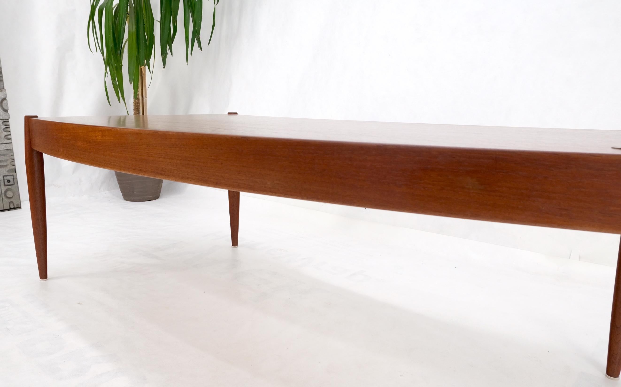 Teak Danish Modern Wrap Around Fan Shape Coffee Table Dowel Tapered Legs Mint! For Sale 3