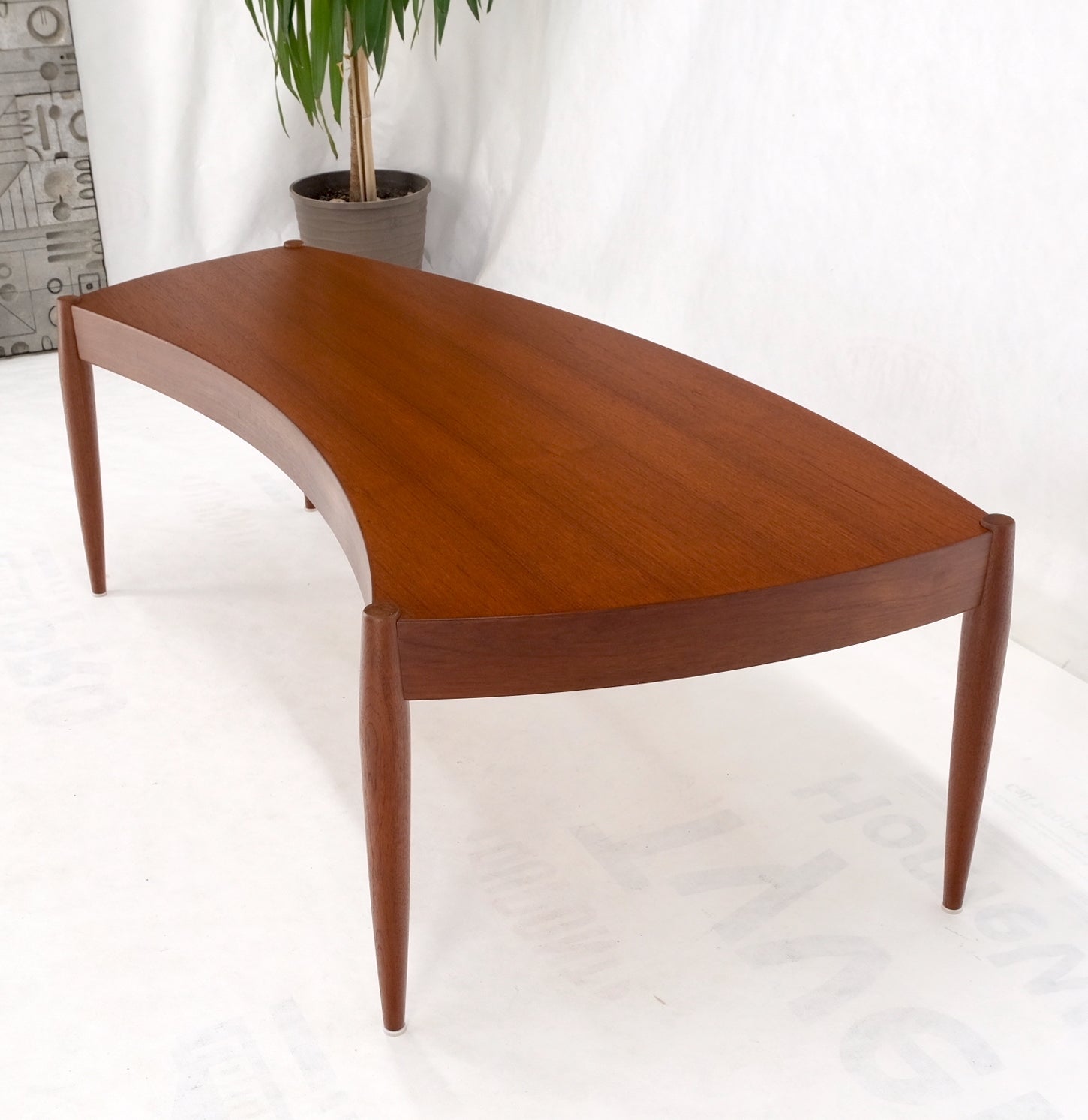 Unusual teak Danish modern wrap around fan shape coffee table dowel tapered legs mint!
 
