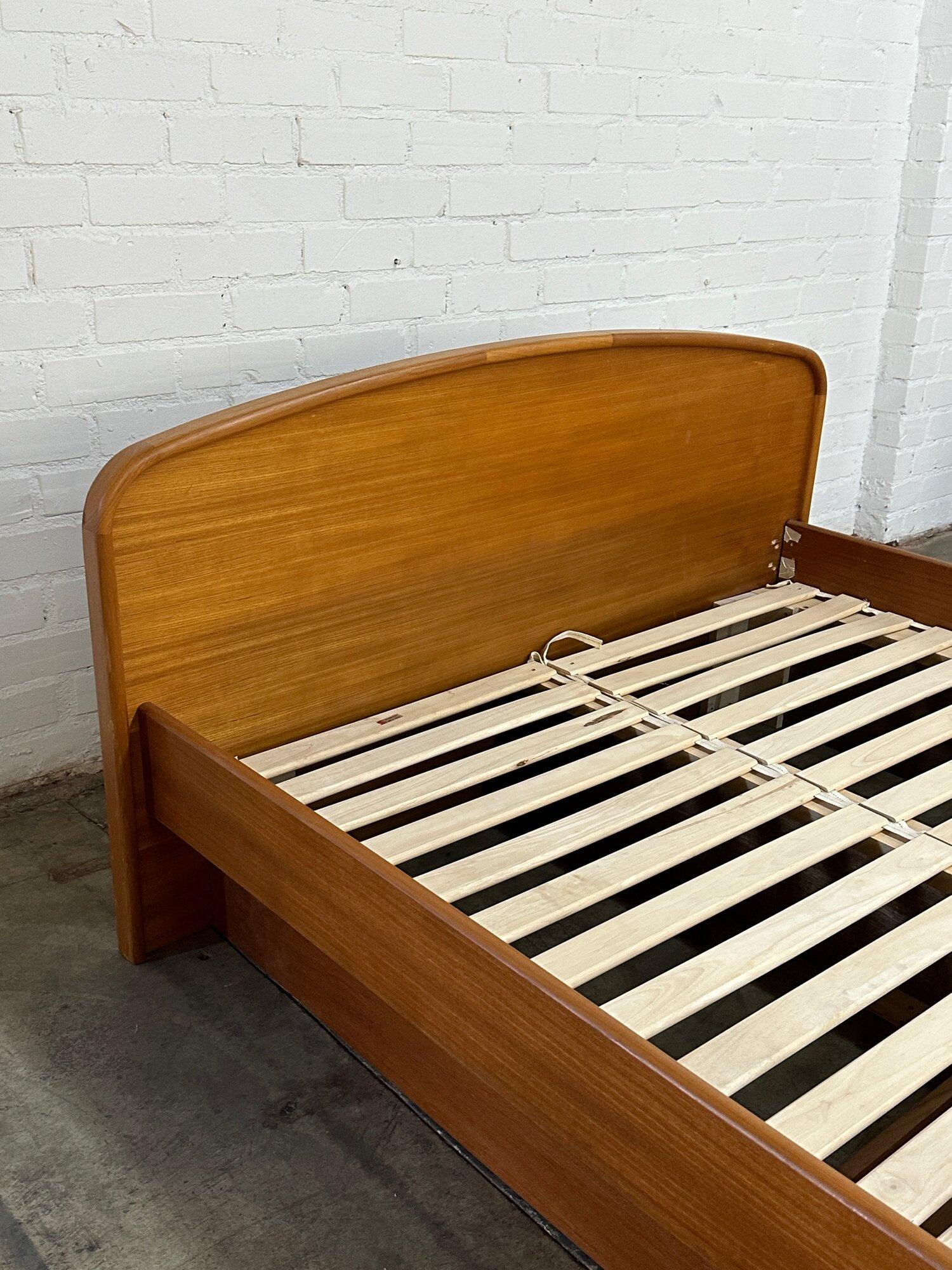 Teak Danish Queen Platform Bed with Storage In Good Condition In Los Angeles, CA