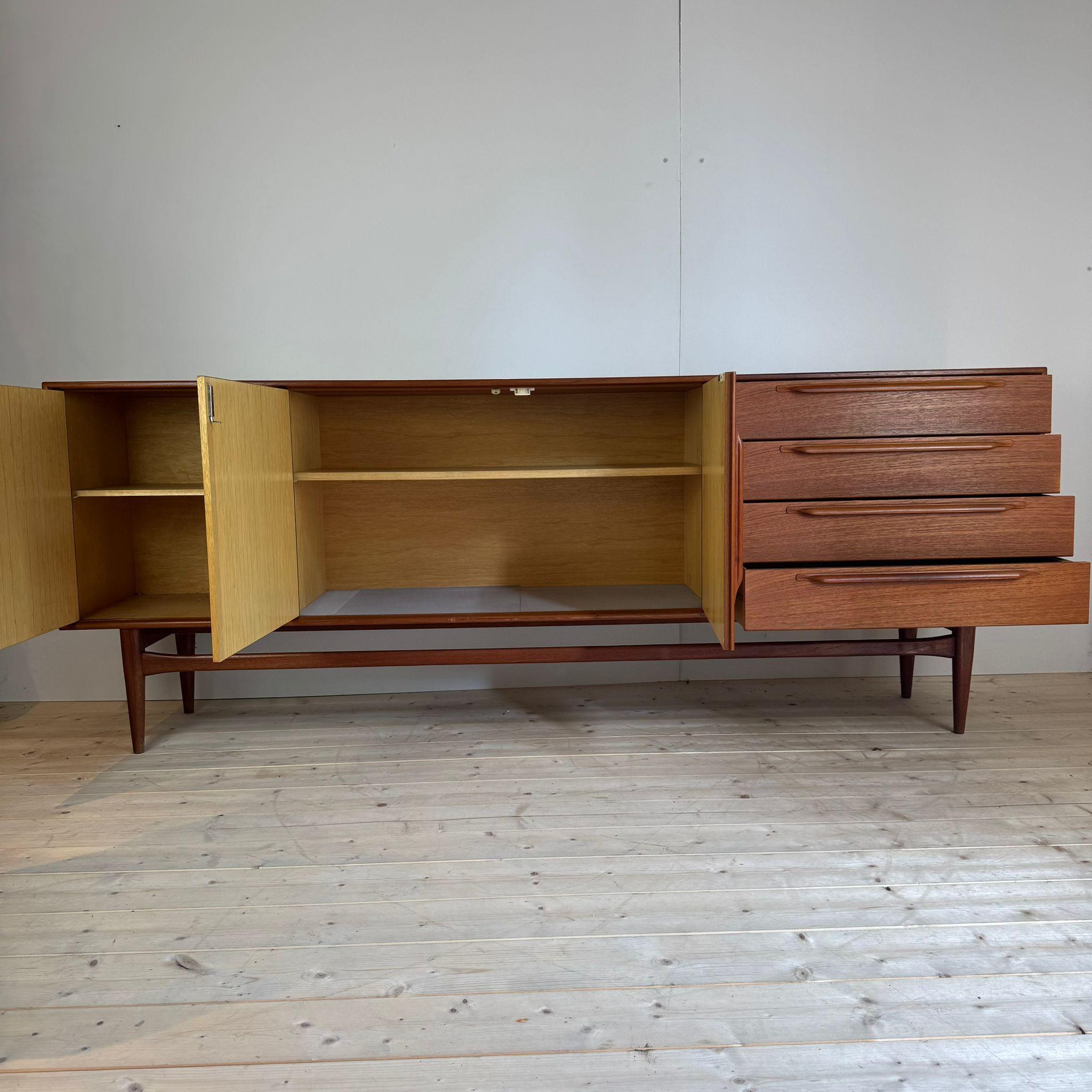Teak Danish sideboard, 1960 Moderno de mediados de siglo en venta