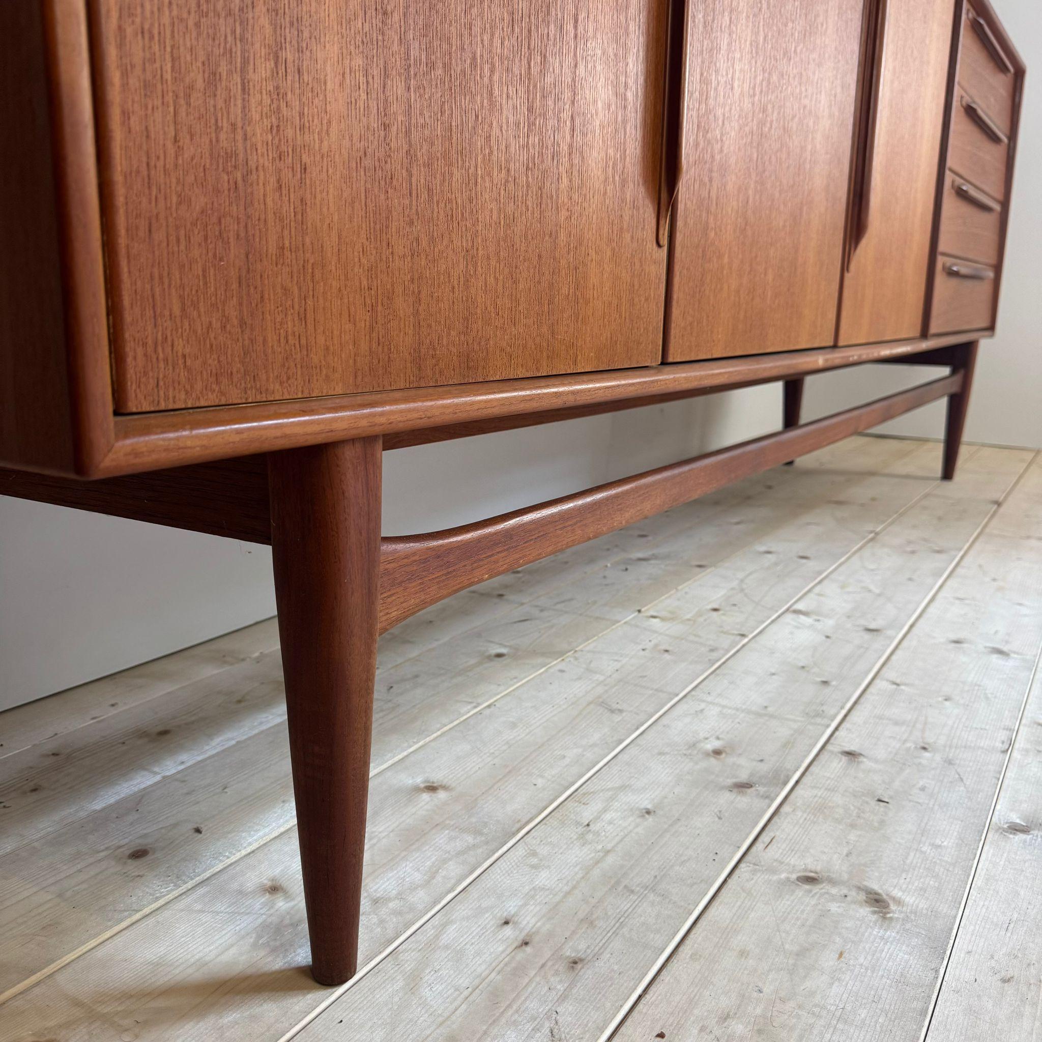 Teak Danish sideboard, 1960 en Bueno estado para la venta en Torino, IT