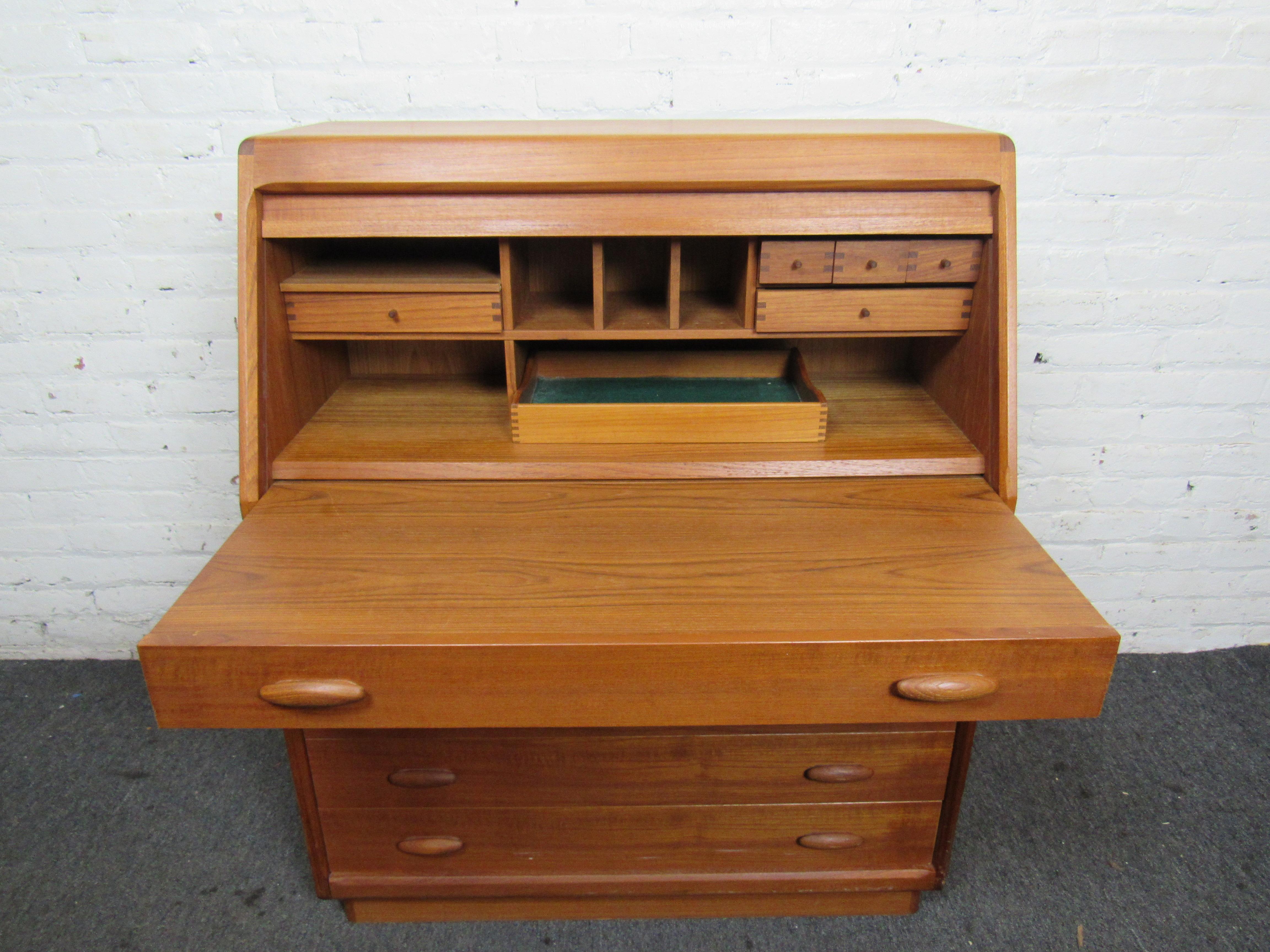 Gorgeous Mid-Century Modern writing desk by danish company, Dyrlund. This desk can also function as a dresser with its four drawers. It opens up by pulling out the top handles. 
(Please confirm item location - NY or NJ - with dealer).

