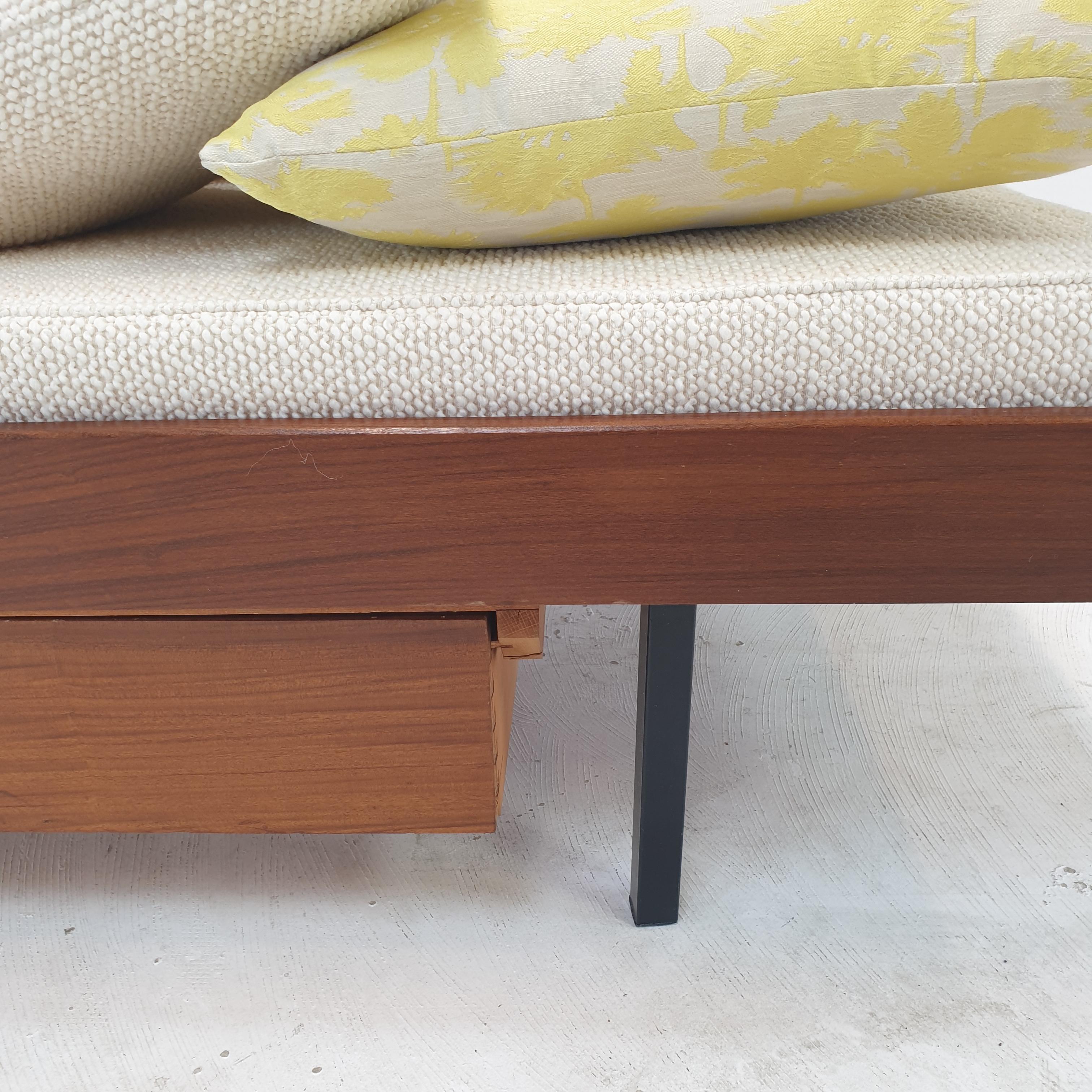 Daybed de teca con cojines de dedar y bolster, años 60 en venta 6