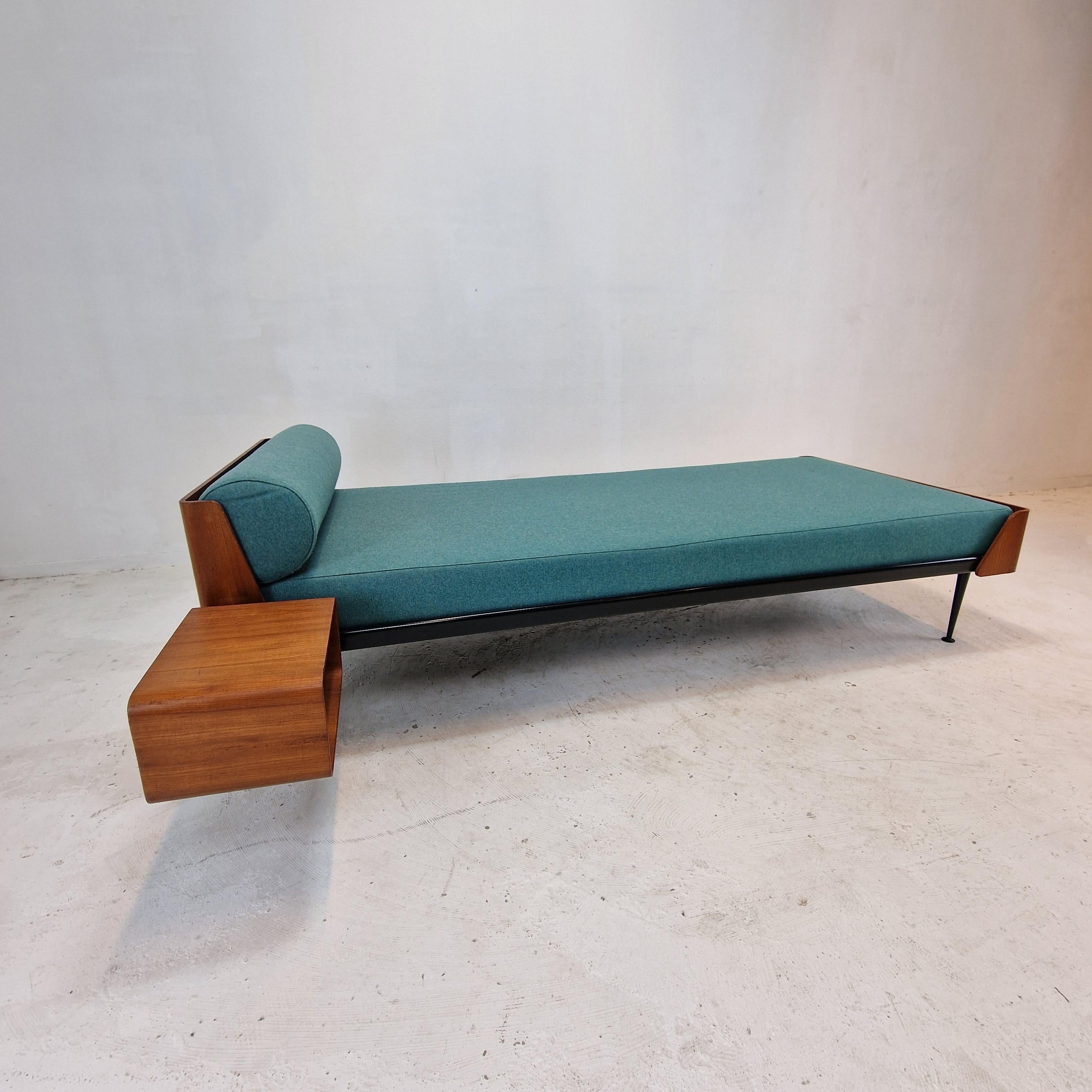 Fabric Friso Kramer ‘Euroika’ daybed for Auping Holland, 1960's For Sale