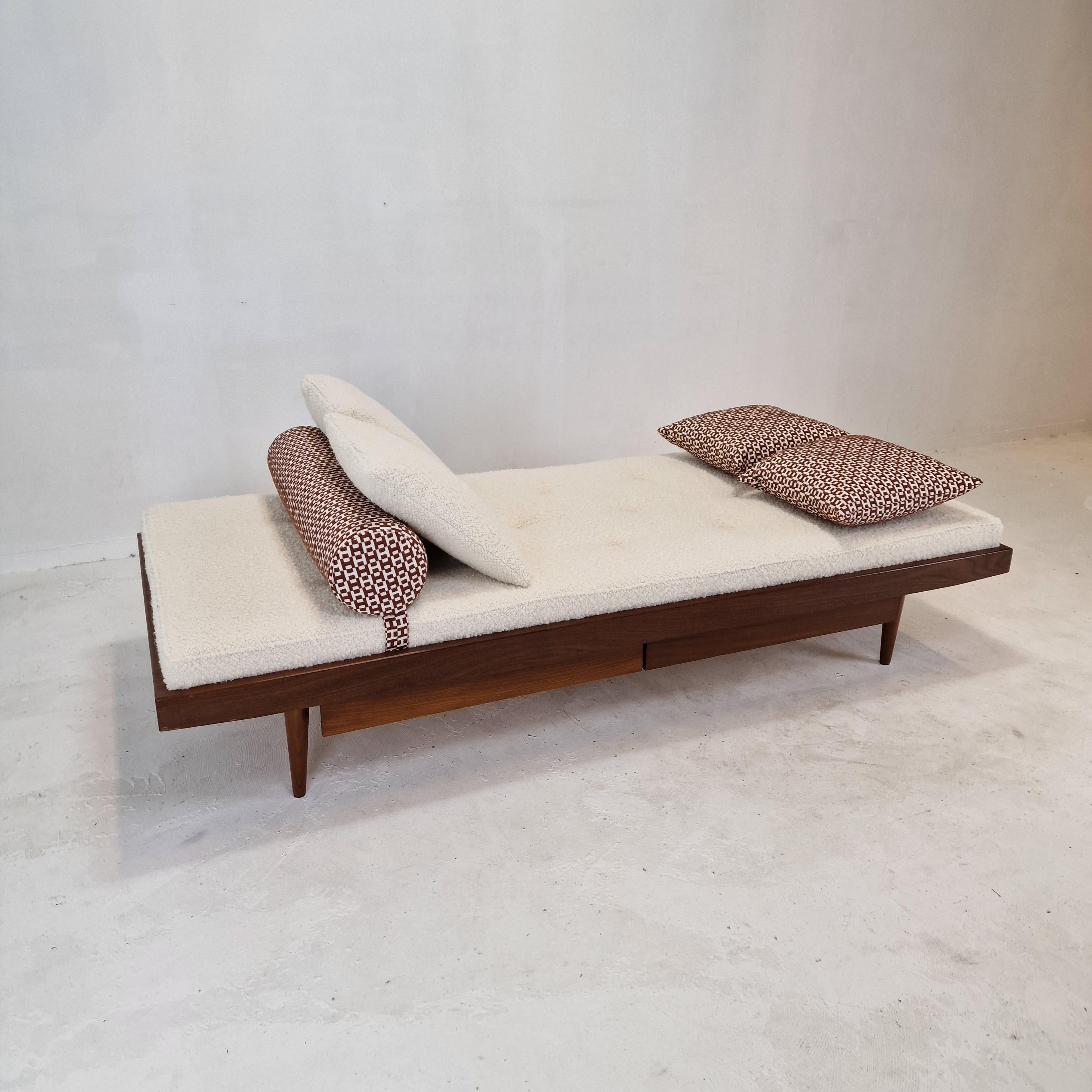 Teak Daybed with Hermes Cushions and Bolster, 1960s For Sale 1