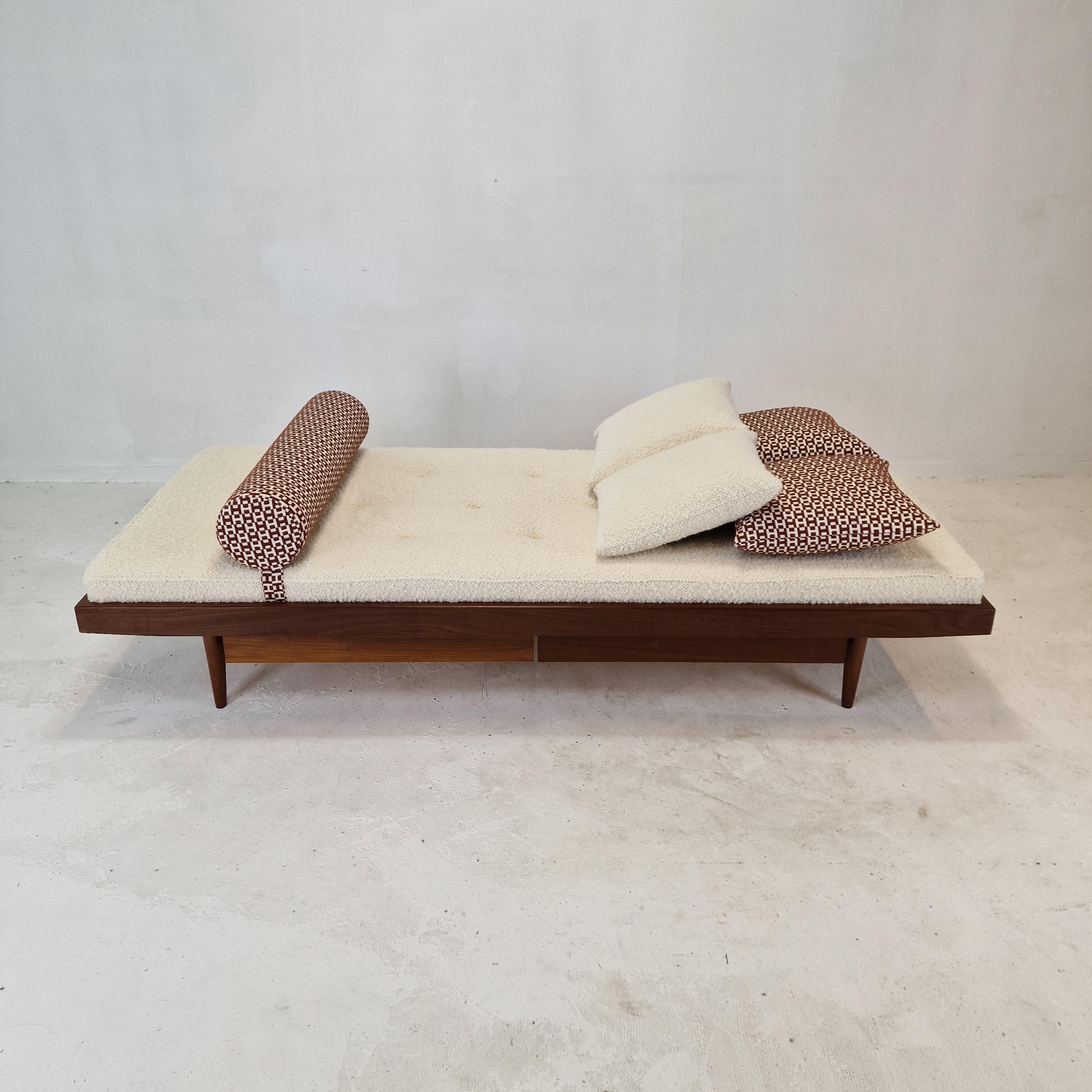 hermes day bed