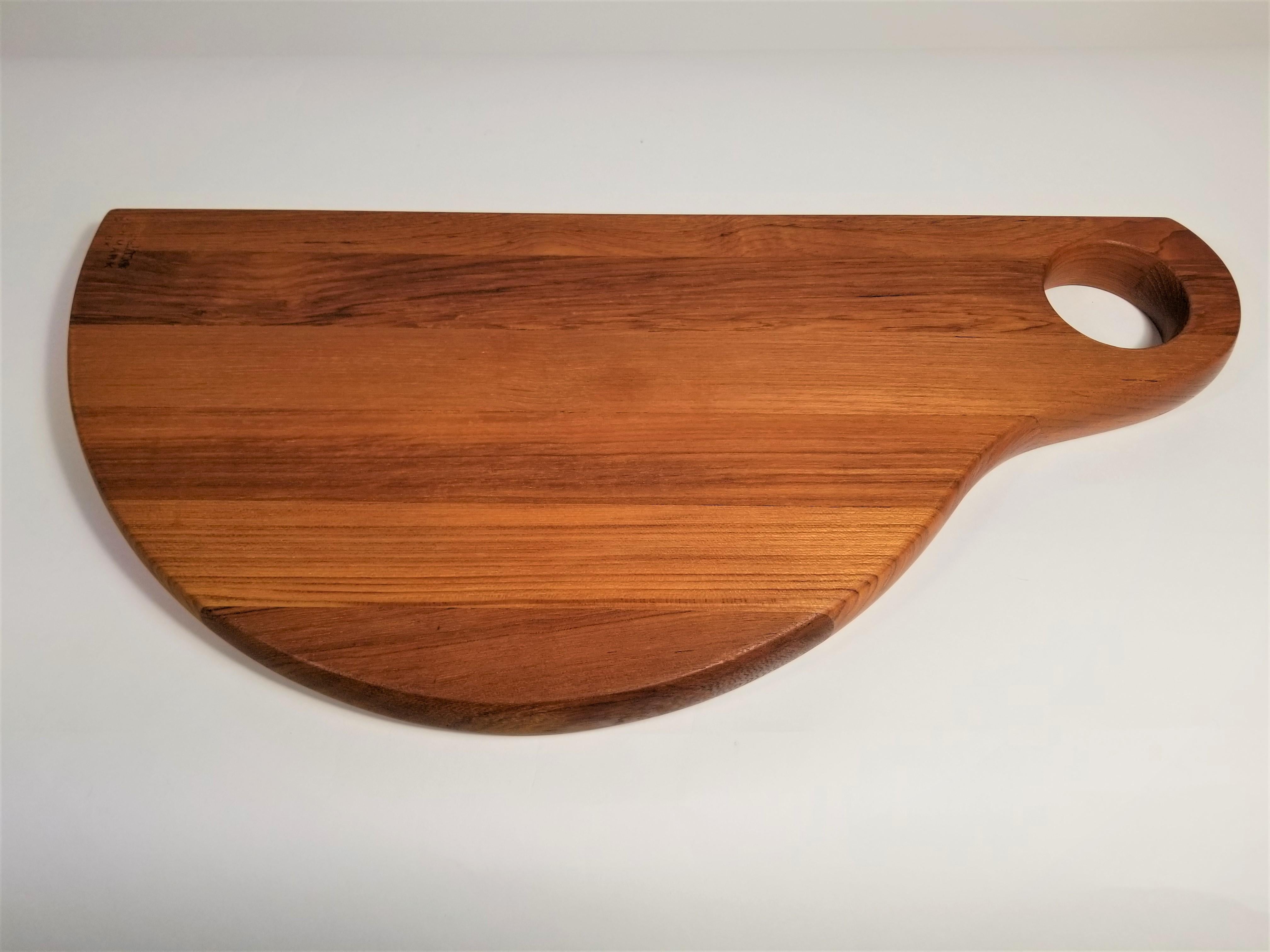 Teak, Denmark Tray or Cutting Board Mid Century  In Excellent Condition For Sale In New York, NY