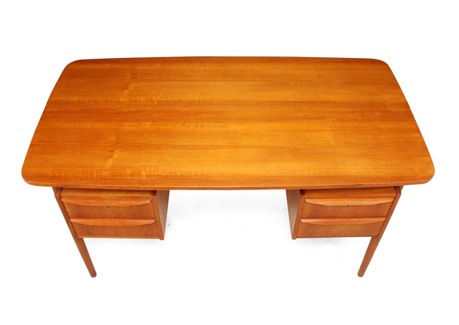 Teak Desk and Chair by Tibergaard, circa 1960 In Excellent Condition In Paddock Wood, Kent