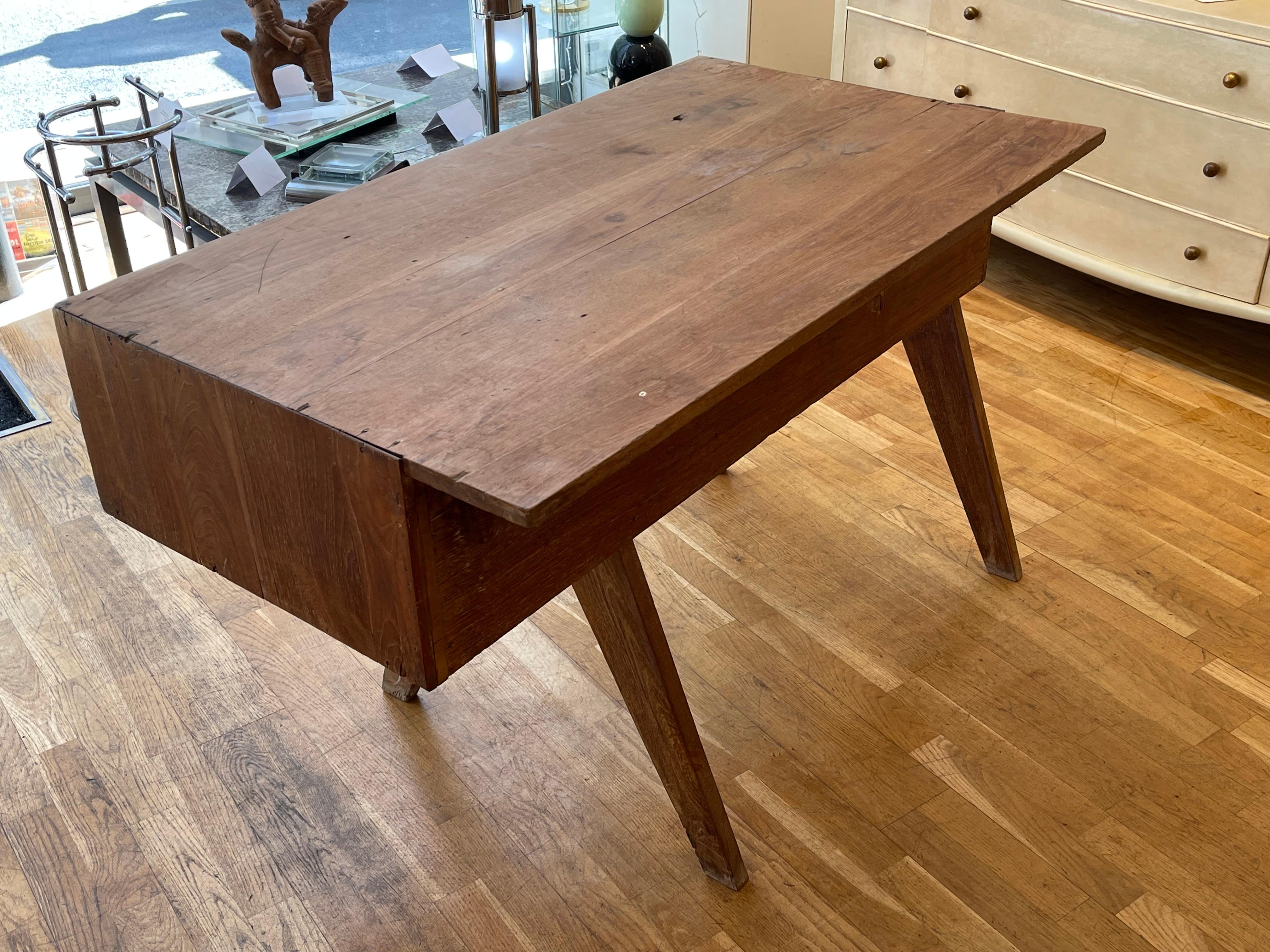 Varnished teak desk, Pierre Jeanneret (1896-1967) In Fair Condition For Sale In Paris, FR