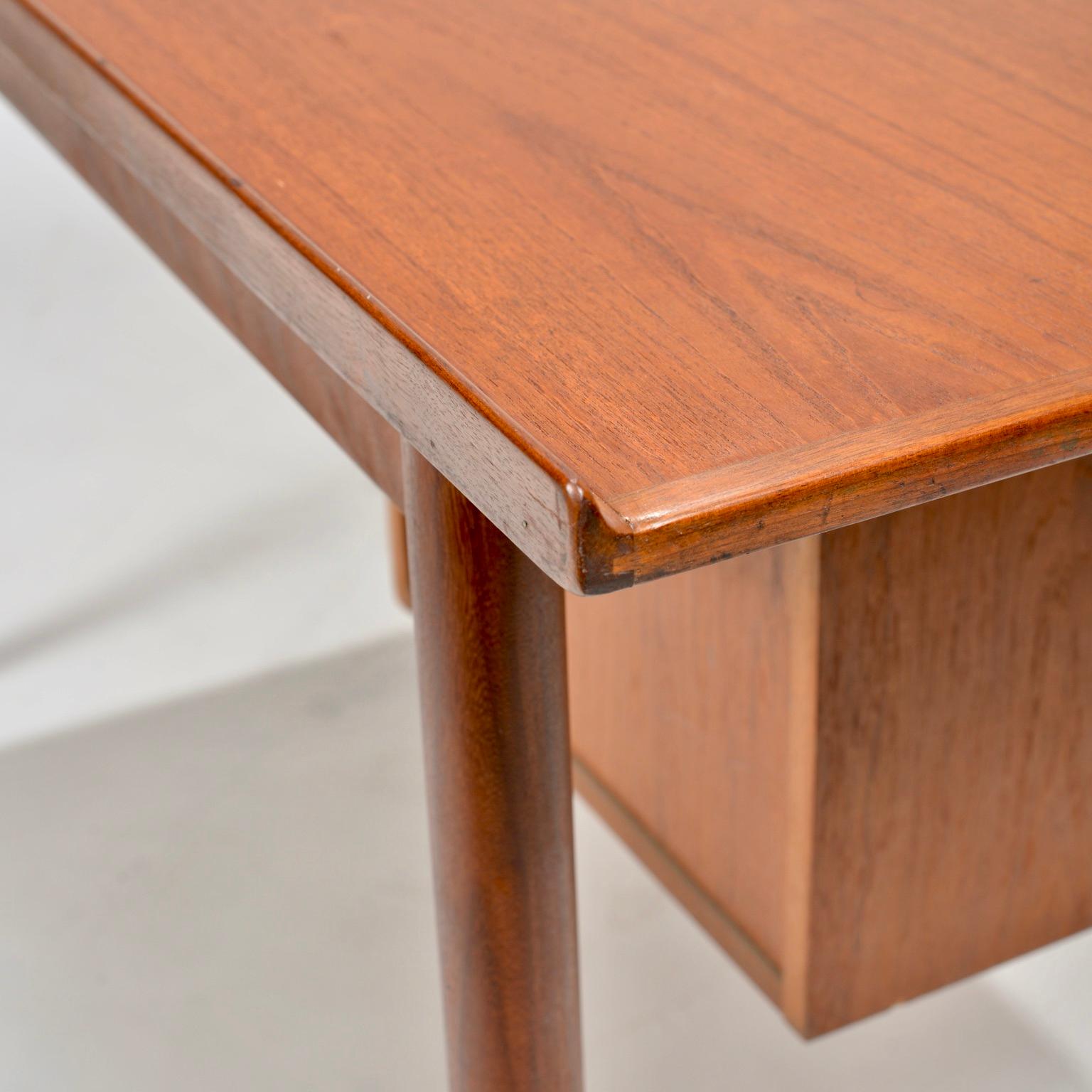 Teak Desk by Arne Vodder 1