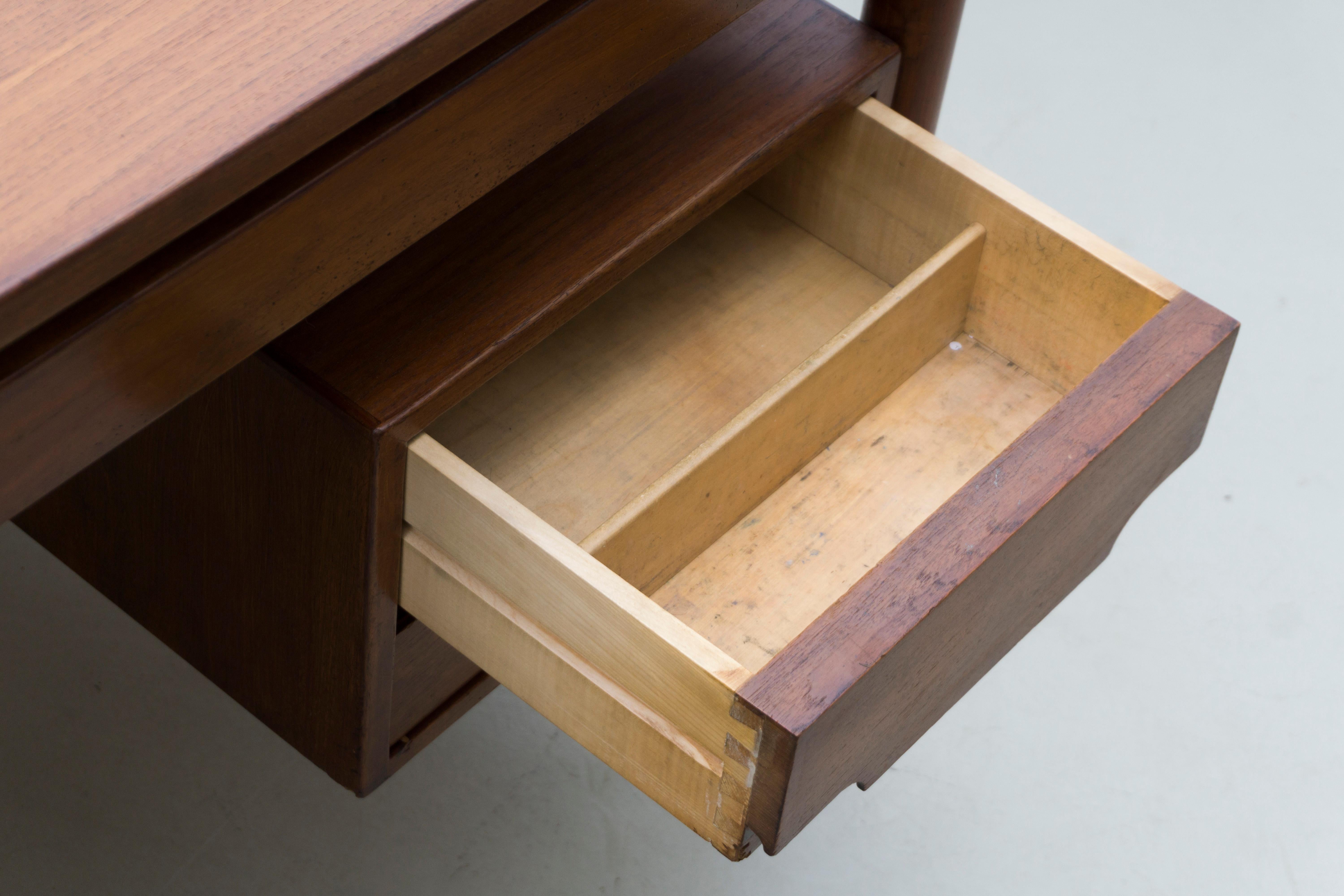Teak Desk by Ilmari Tapiovaara, around 1960 In Good Condition For Sale In Berlin, DE